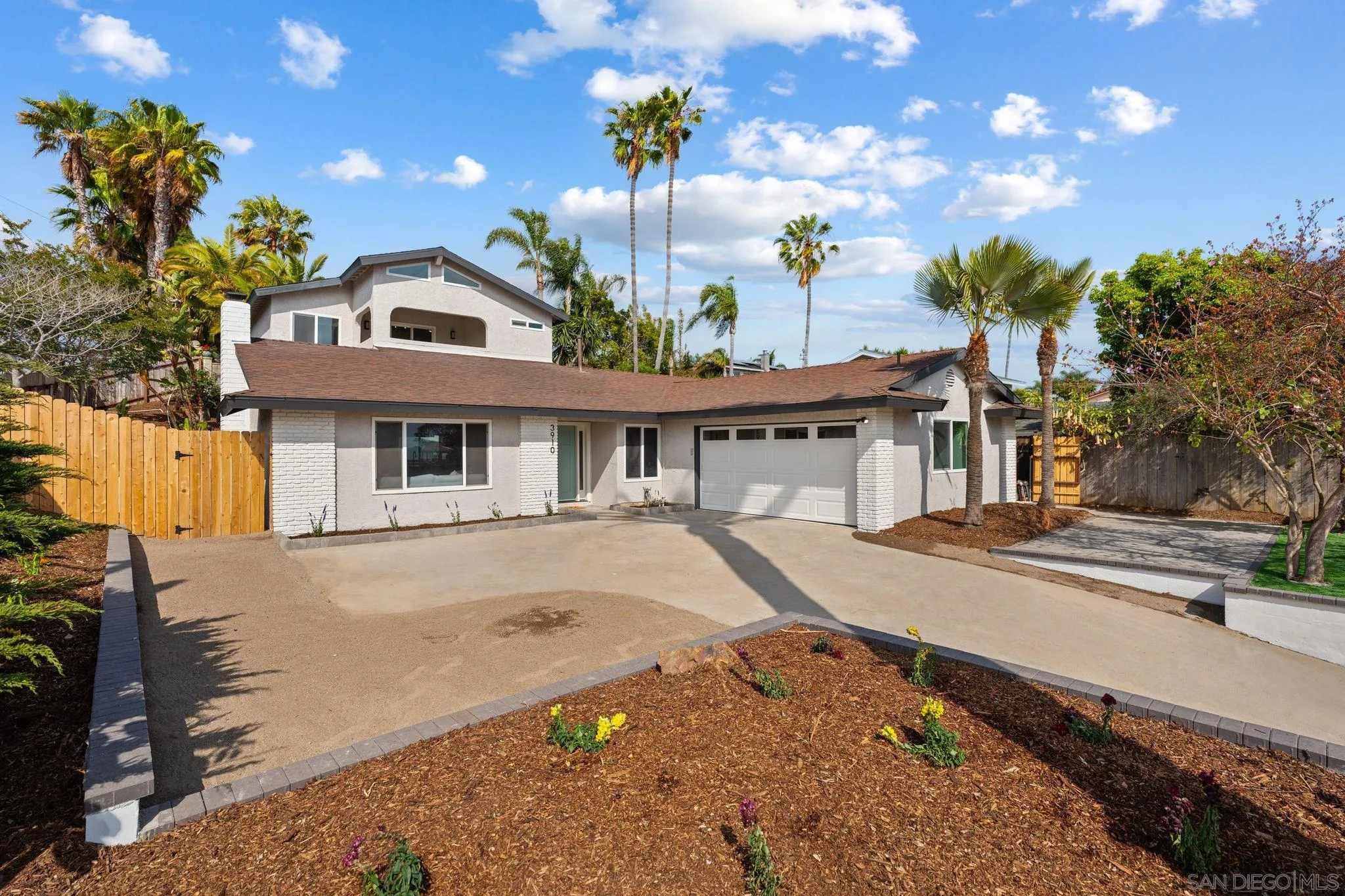 https://cdn.realtyfeed.com/cdn/127/250029358/a9e34997f28d6b50a521171083383ba1.webp