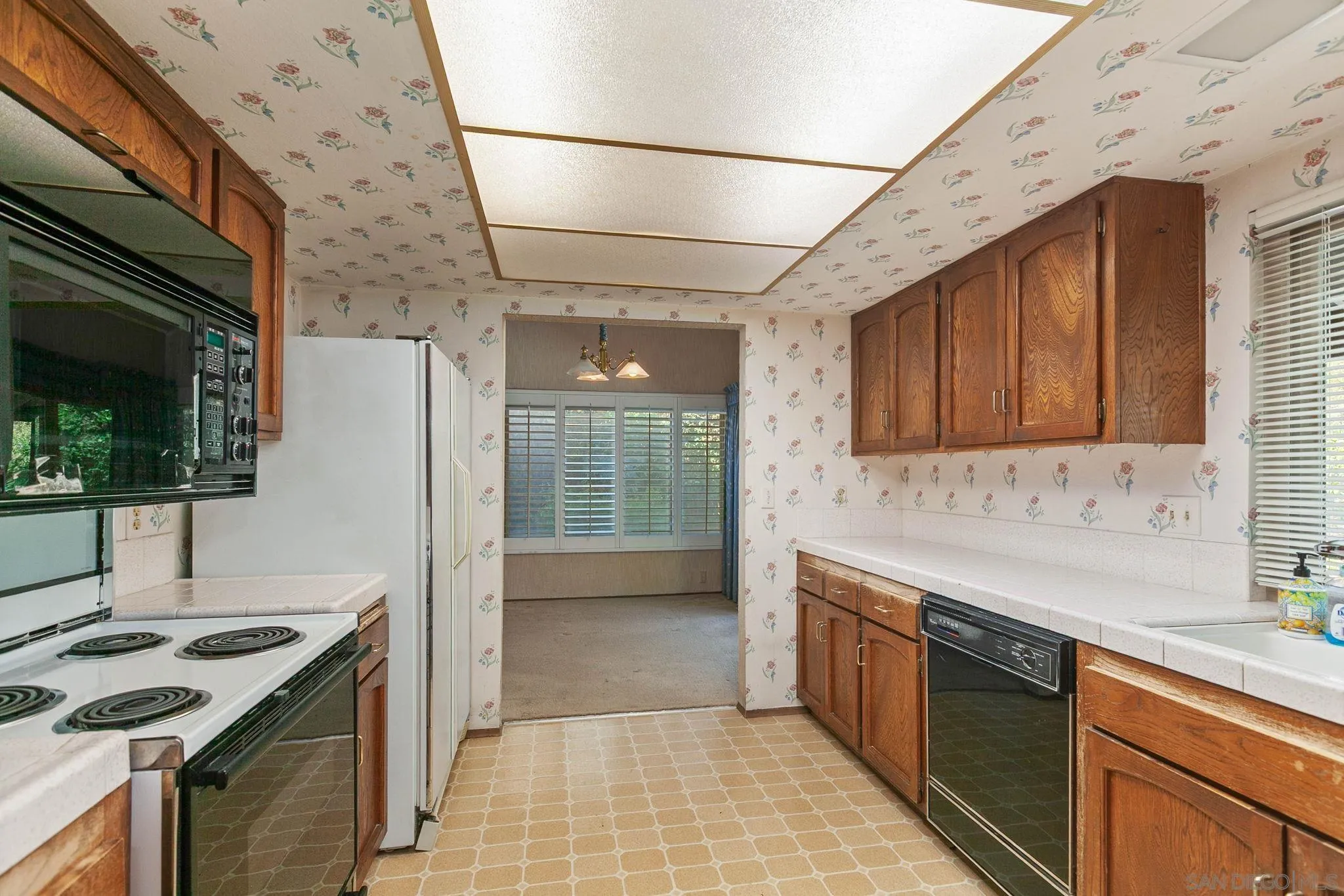 https://cdn.realtyfeed.com/cdn/127/250029378/0a19d286f9850843bc449463c457a479.webp