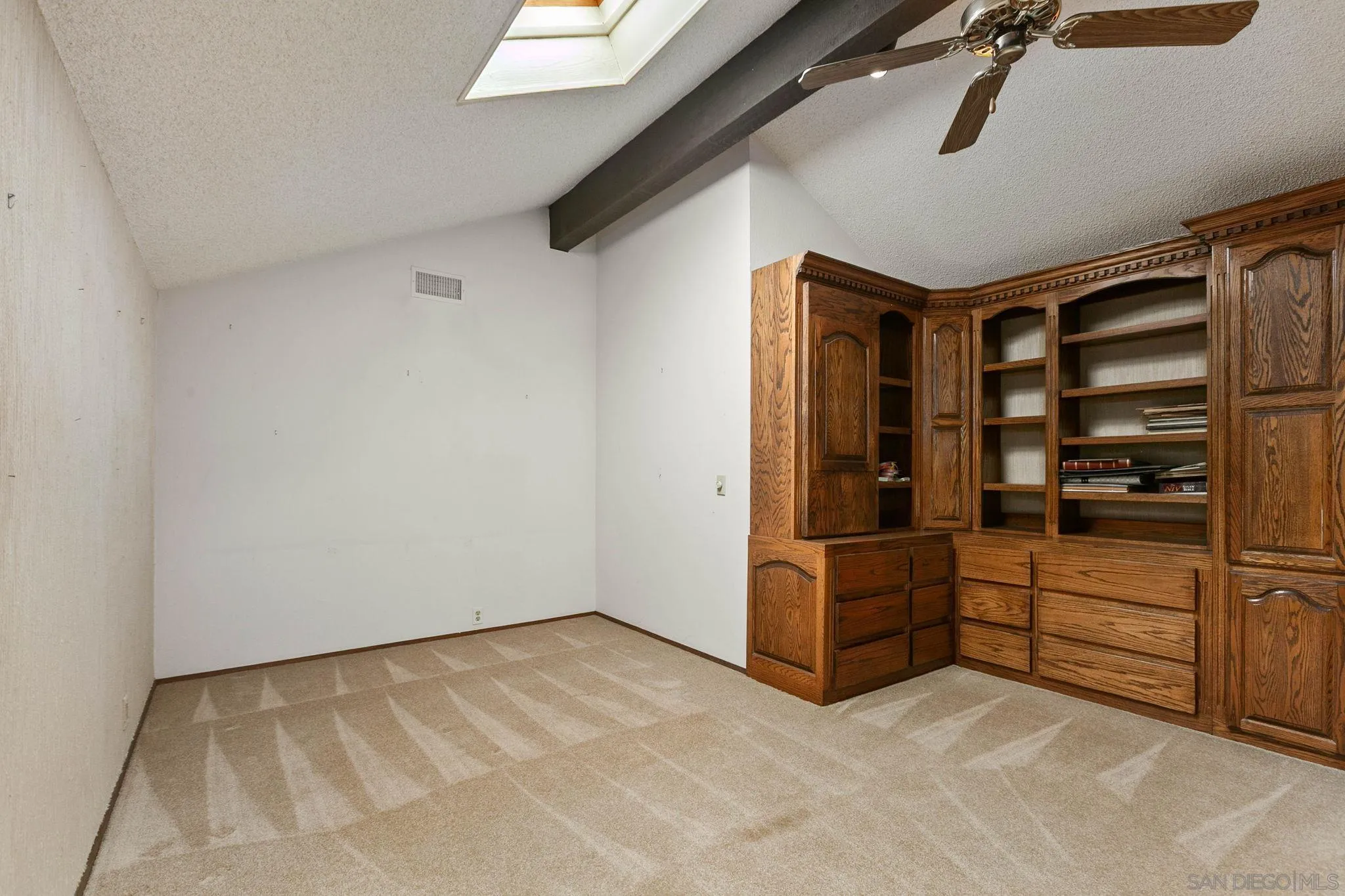https://cdn.realtyfeed.com/cdn/127/250029378/2b067dab7ac9464098e90d6cfff467eb.webp