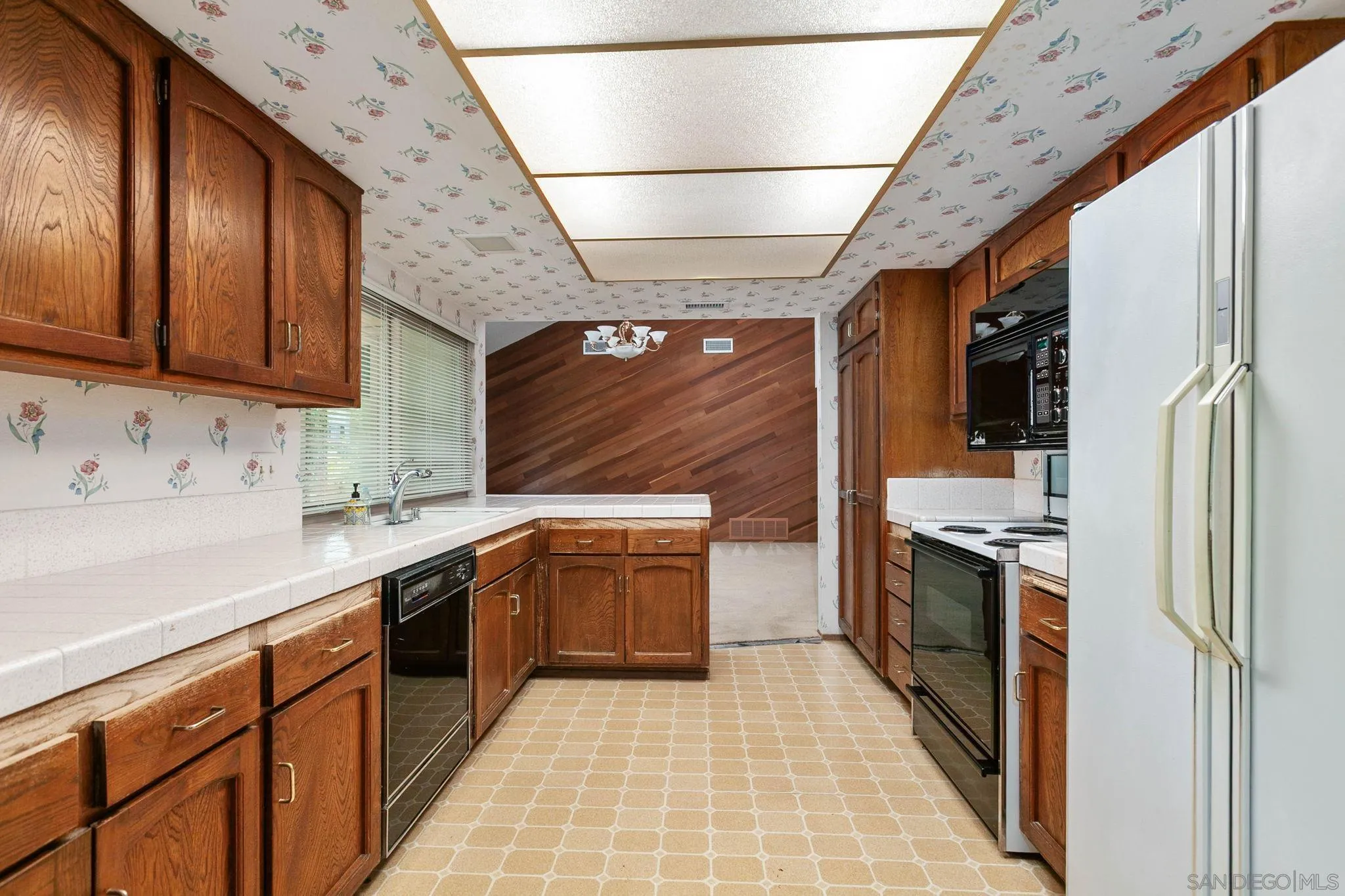https://cdn.realtyfeed.com/cdn/127/250029378/3a11e5807134bf99dfdf5acd12409ce2.webp