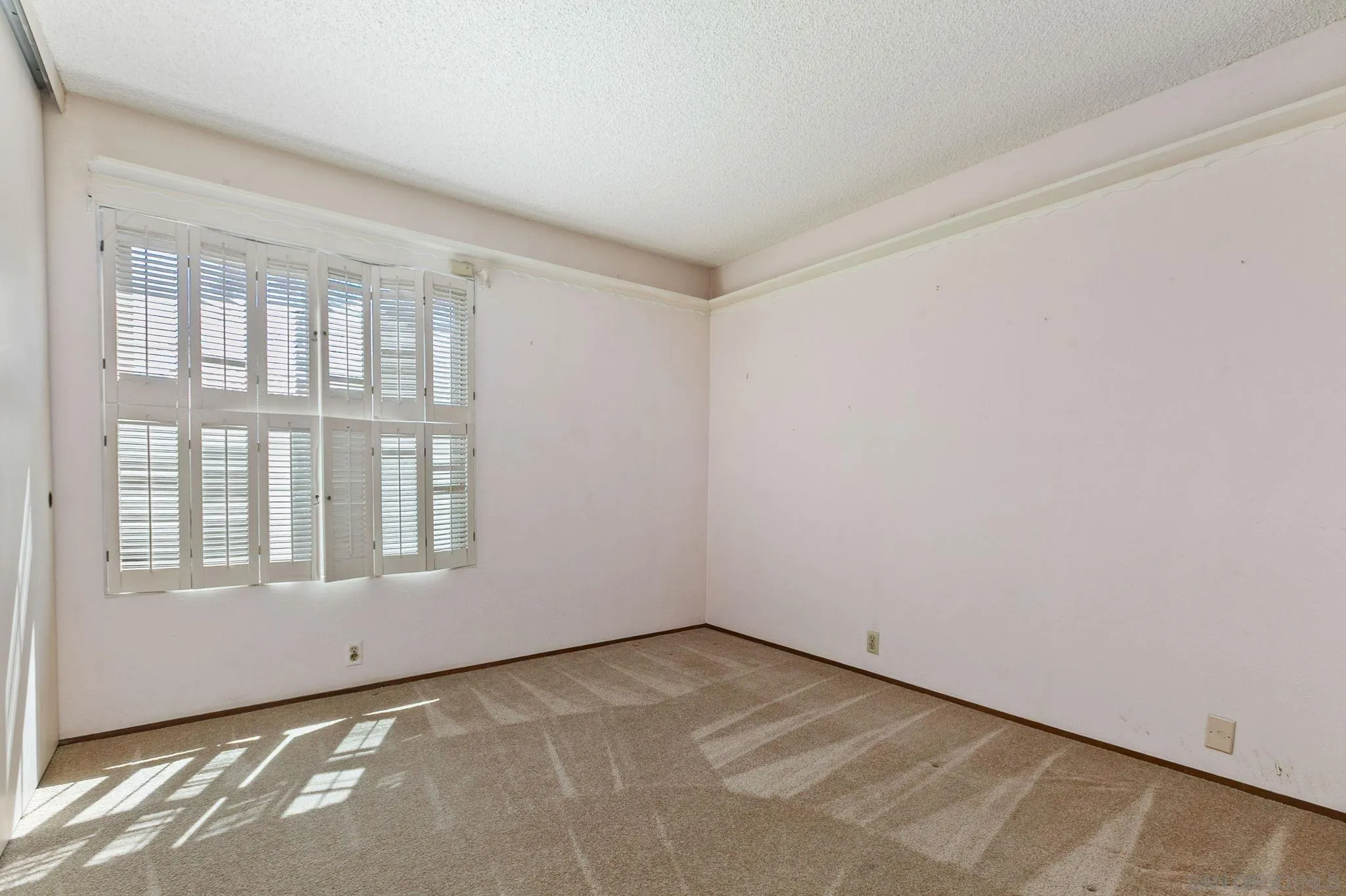 https://cdn.realtyfeed.com/cdn/127/250029378/5d052544ca95946fc209db0c1aaa368f.webp