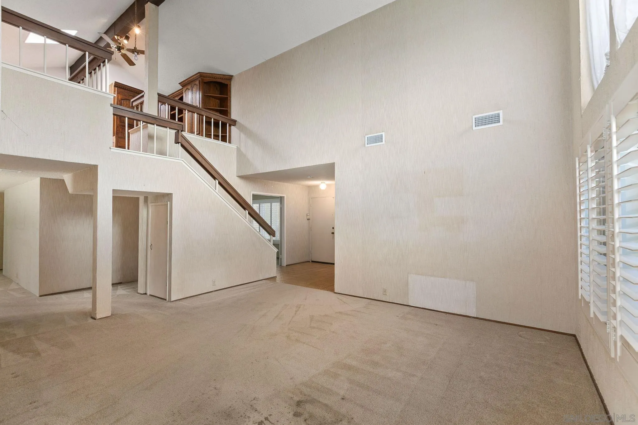 https://cdn.realtyfeed.com/cdn/127/250029378/c5d3ba7e44d81bcb48c2837b6eeb8f1c.webp