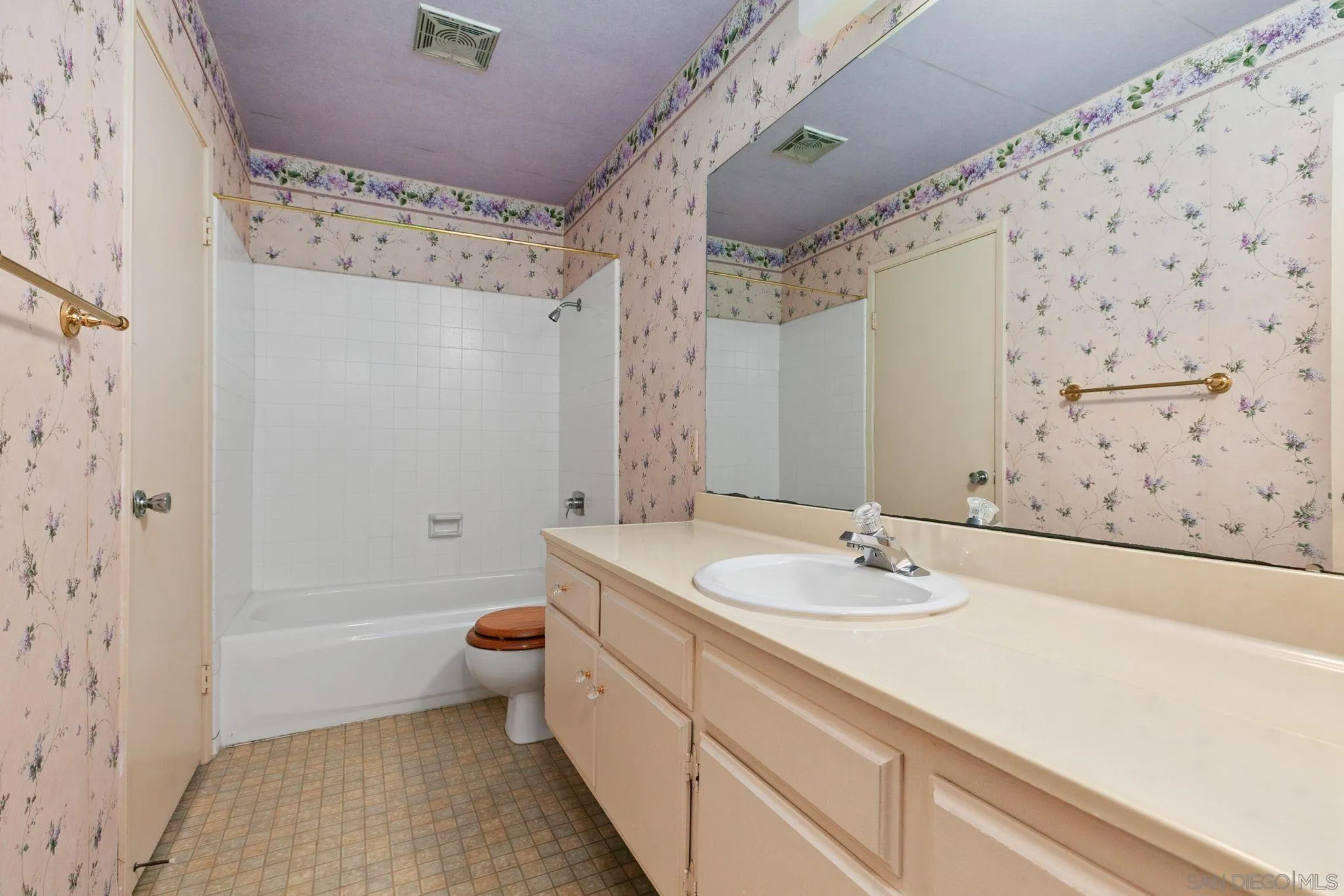 https://cdn.realtyfeed.com/cdn/127/250029378/c6c79aa88649164fb8903ff3373d9ea8.webp