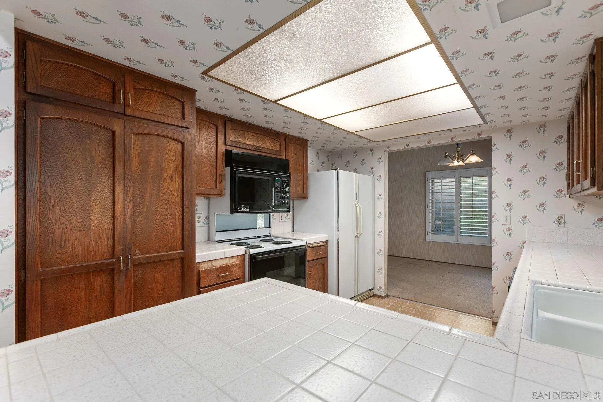 https://cdn.realtyfeed.com/cdn/127/250029378/e7ce88a4e7f5d6941eca1c369b7c638f.webp