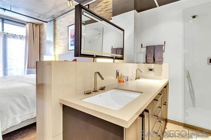 https://cdn.realtyfeed.com/cdn/127/250029381/69e4cf5a2e6f7bee2add2da2826d9b83.webp