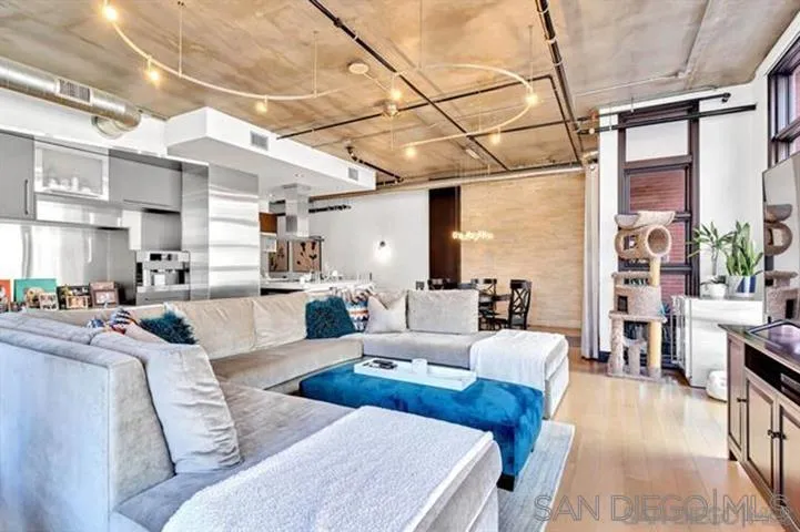 https://cdn.realtyfeed.com/cdn/127/250029381/b749cfe0ea9942a141f1236b5ee88ace.webp