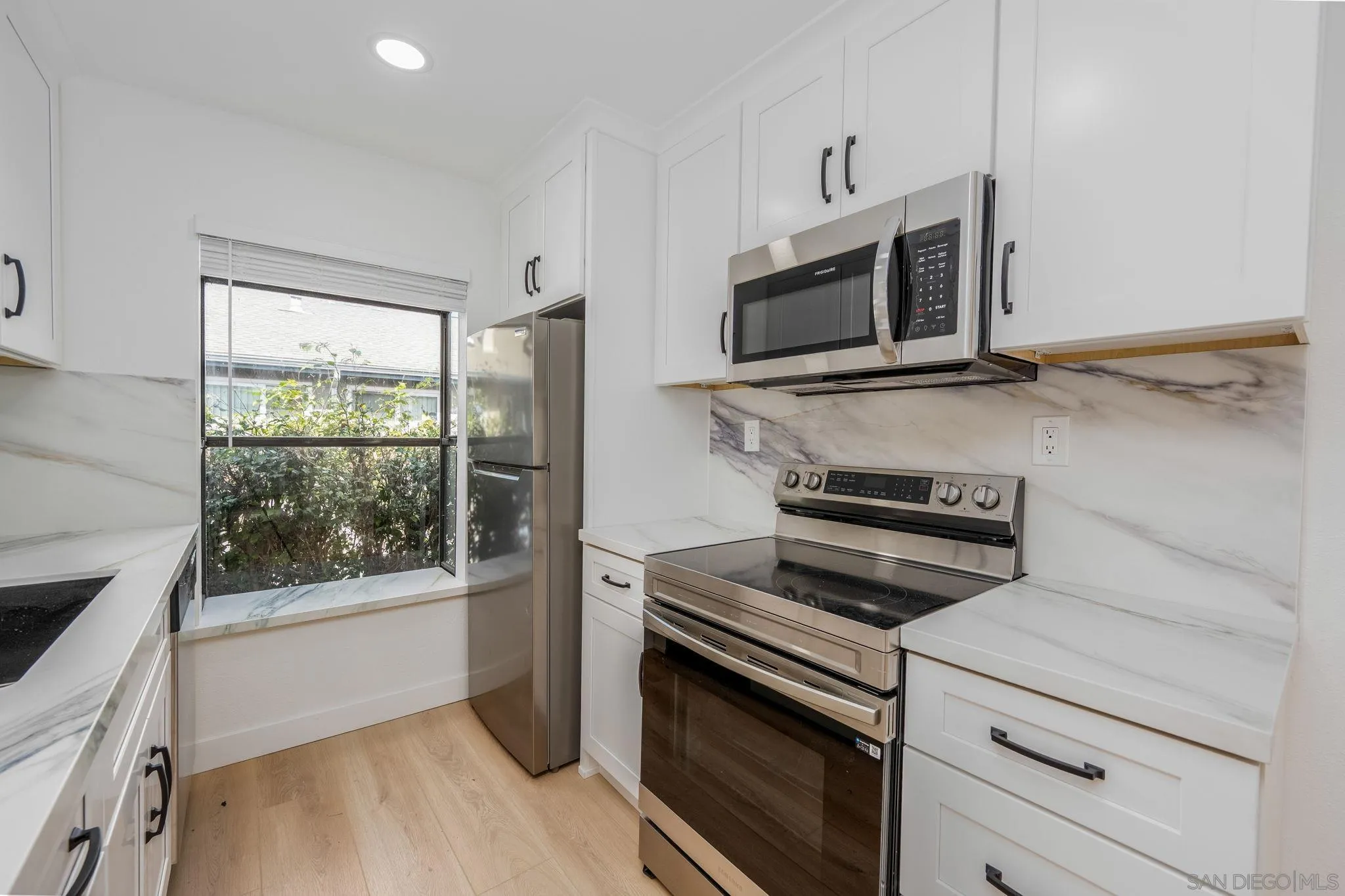 Photo #2: 250029394 Listing 