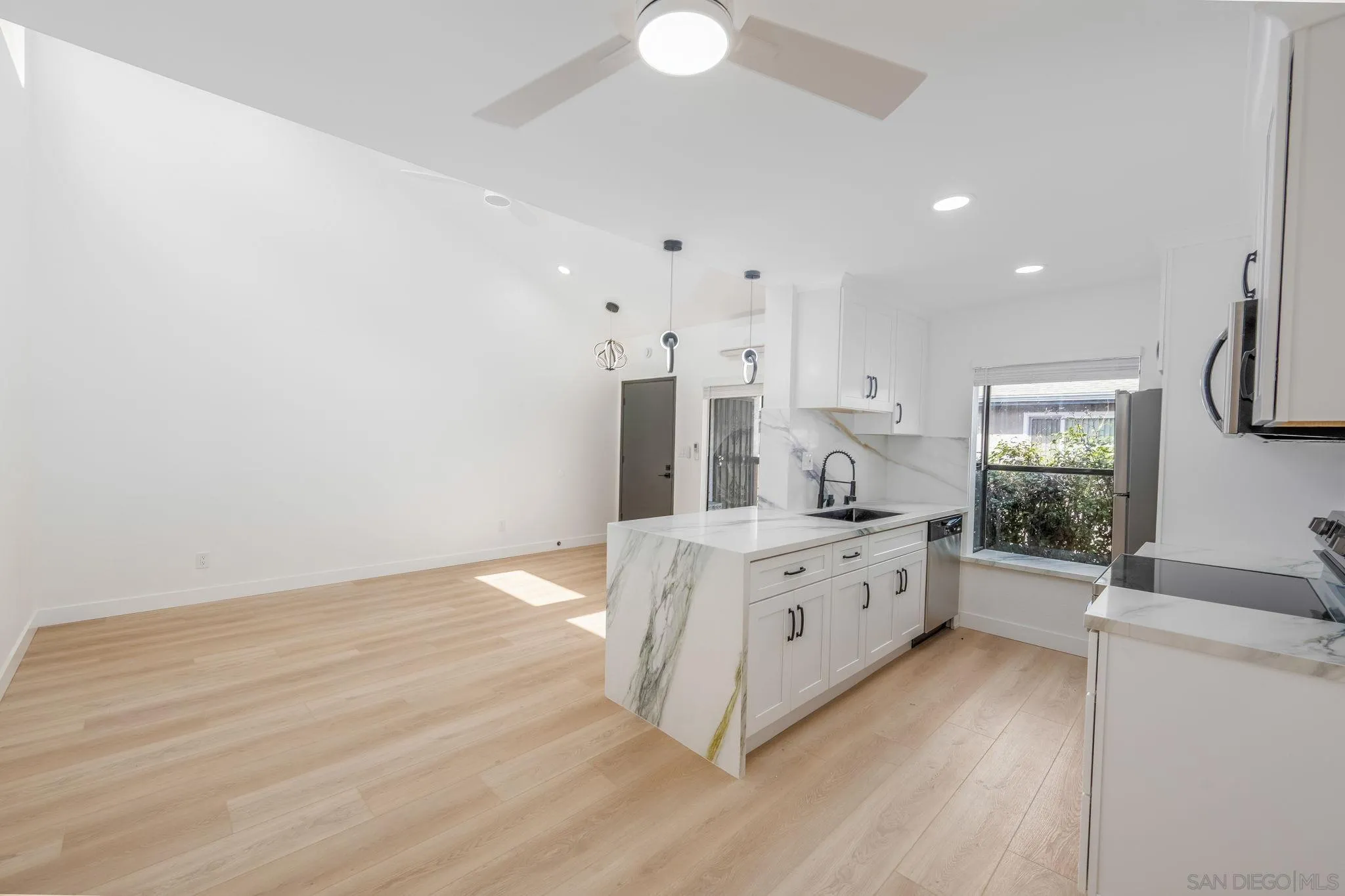 Photo #4: 250029394 Listing 