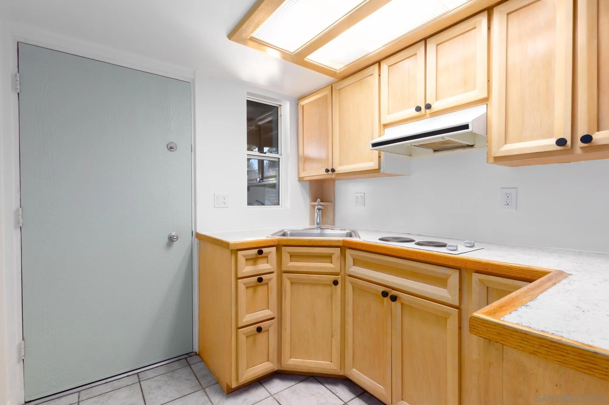 https://cdn.realtyfeed.com/cdn/127/250029406/aa38f7b14afd07e257e190f7b802483a.webp