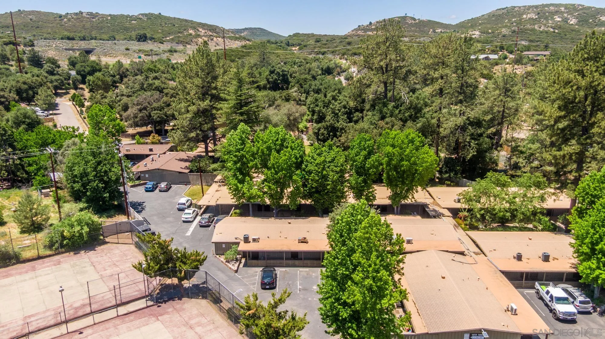 https://cdn.realtyfeed.com/cdn/127/250029406/bd54f2ab55bc462748b21c2494cf3065.webp