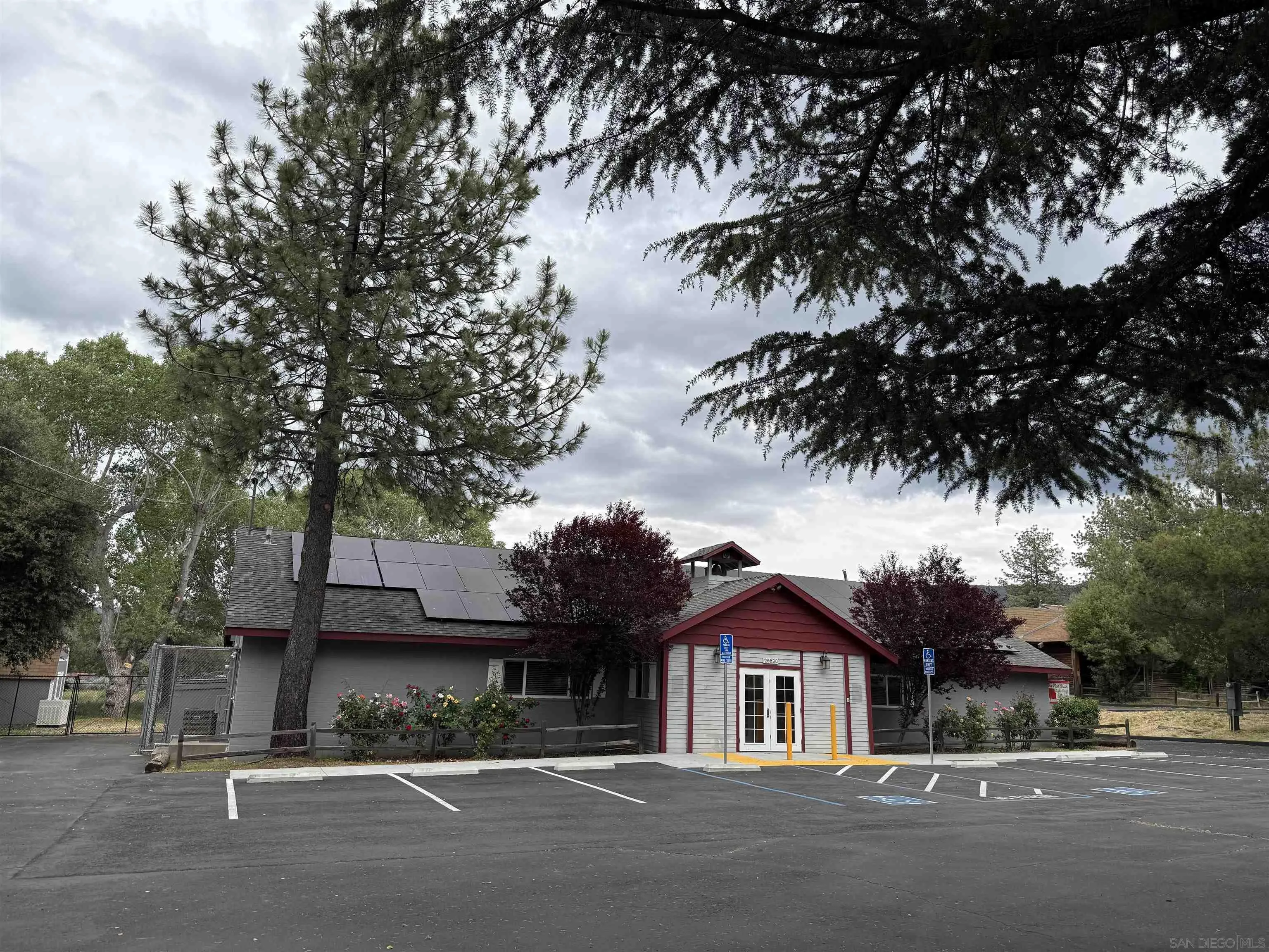 https://cdn.realtyfeed.com/cdn/127/250029406/e97d4dca45f4584f4e53e48713b5863d.webp