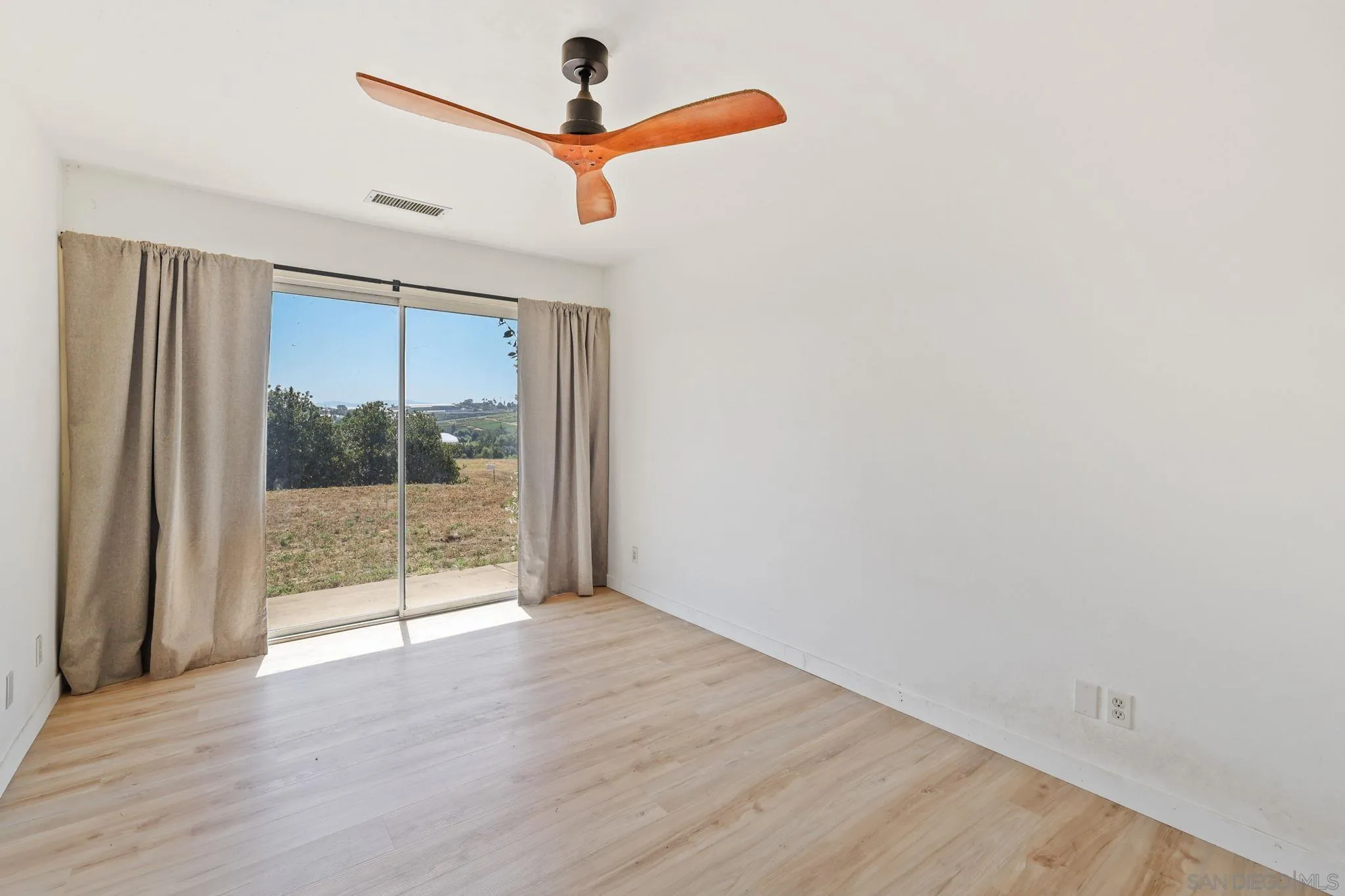 https://cdn.realtyfeed.com/cdn/127/250029407/9a7018e5c0e09d9d8d90ba4747f11c40.webp