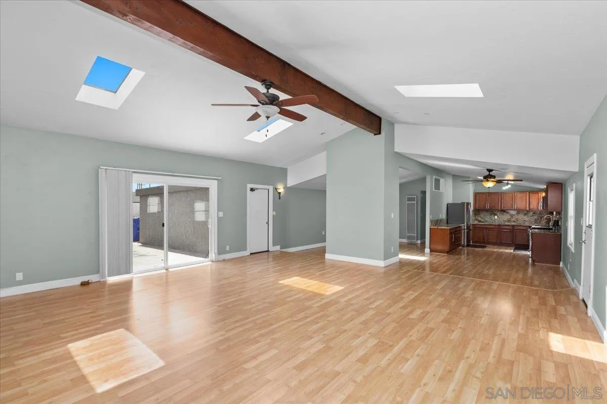https://cdn.realtyfeed.com/cdn/127/250029413/0850b2a3674165027f99166fb7580ca4.webp