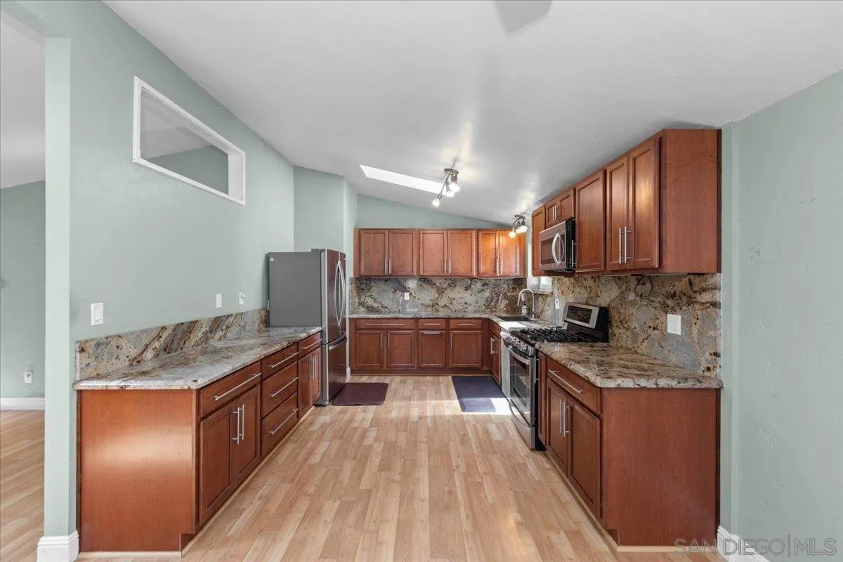 https://cdn.realtyfeed.com/cdn/127/250029413/5c86eef88e029b6b9876bad6a053306d.webp