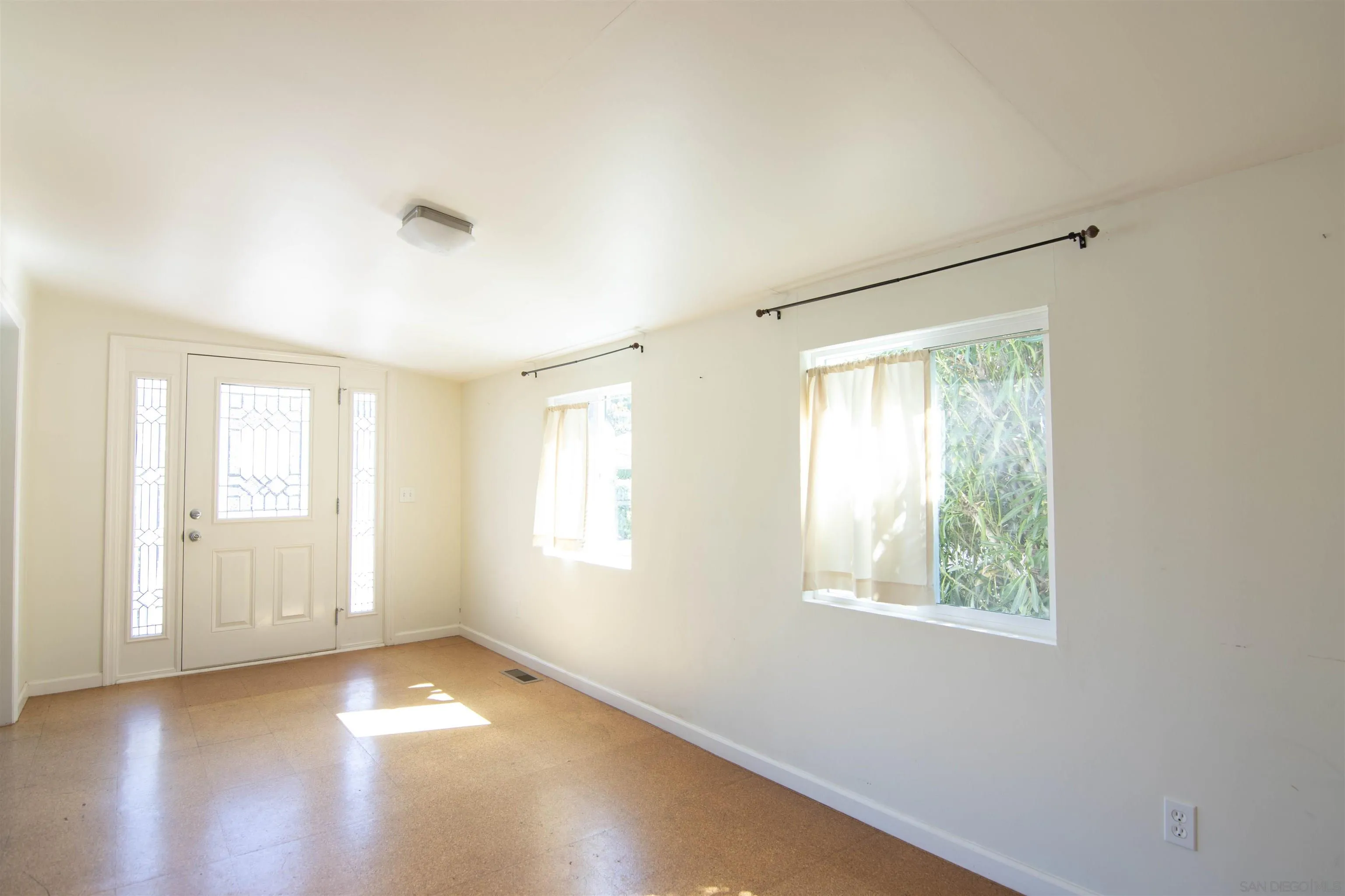 https://cdn.realtyfeed.com/cdn/127/250029415/10a25a6c630646c87eff58b1894e5f93.webp