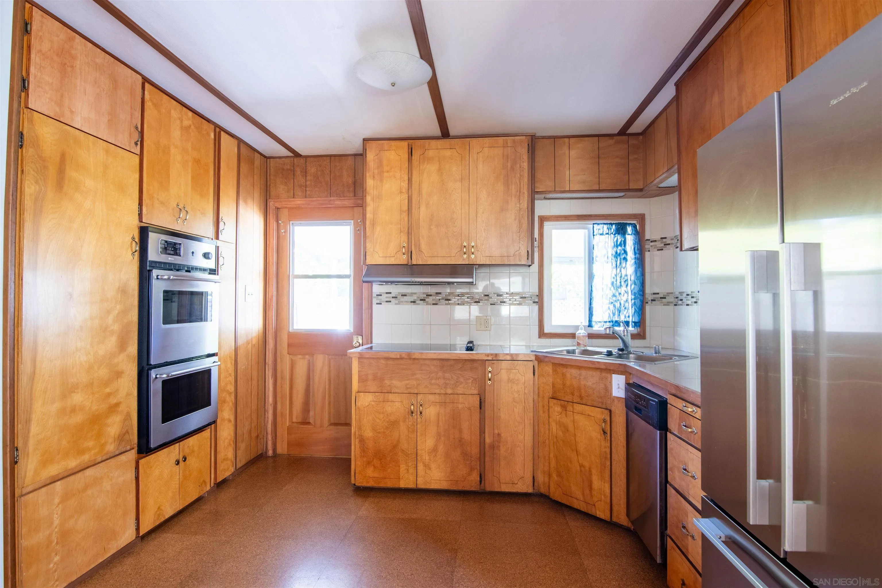 https://cdn.realtyfeed.com/cdn/127/250029415/64b5bb948c4046a41b5ee380862d0270.webp