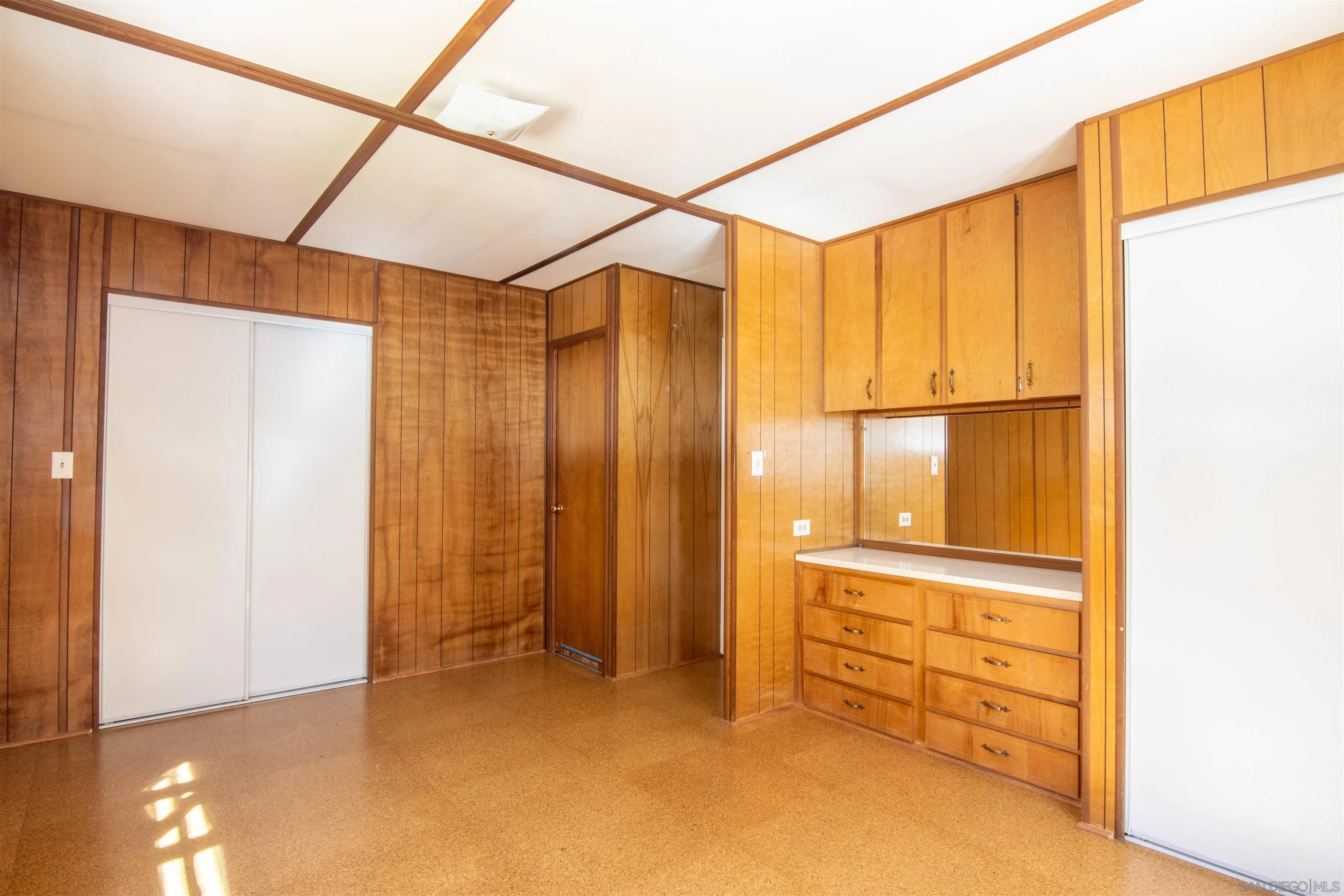 https://cdn.realtyfeed.com/cdn/127/250029415/68c6efa4128d292a11de891cd004b516.webp