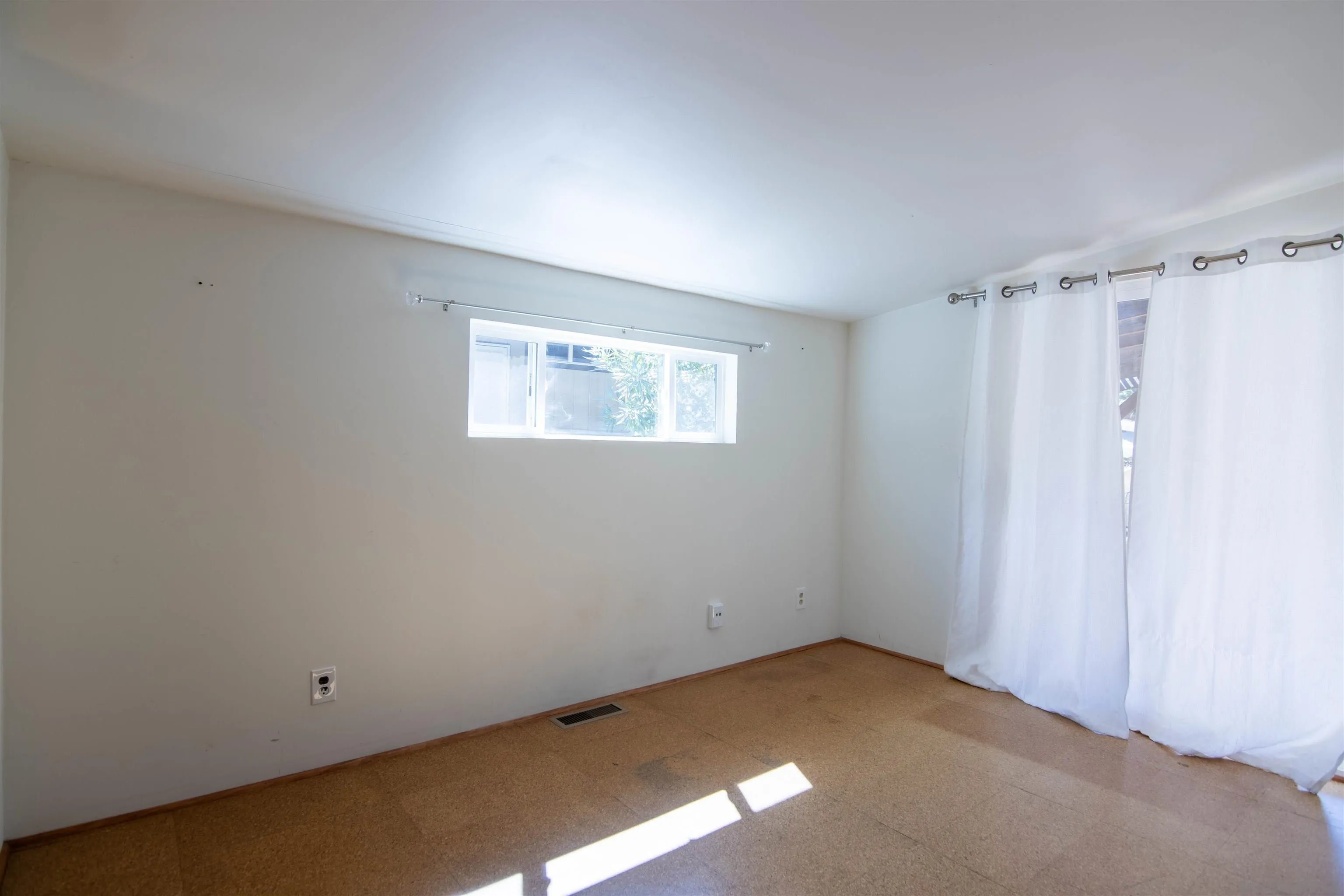 https://cdn.realtyfeed.com/cdn/127/250029415/f6a49d6e8d7399d73a3ad2d17c917b6a.webp