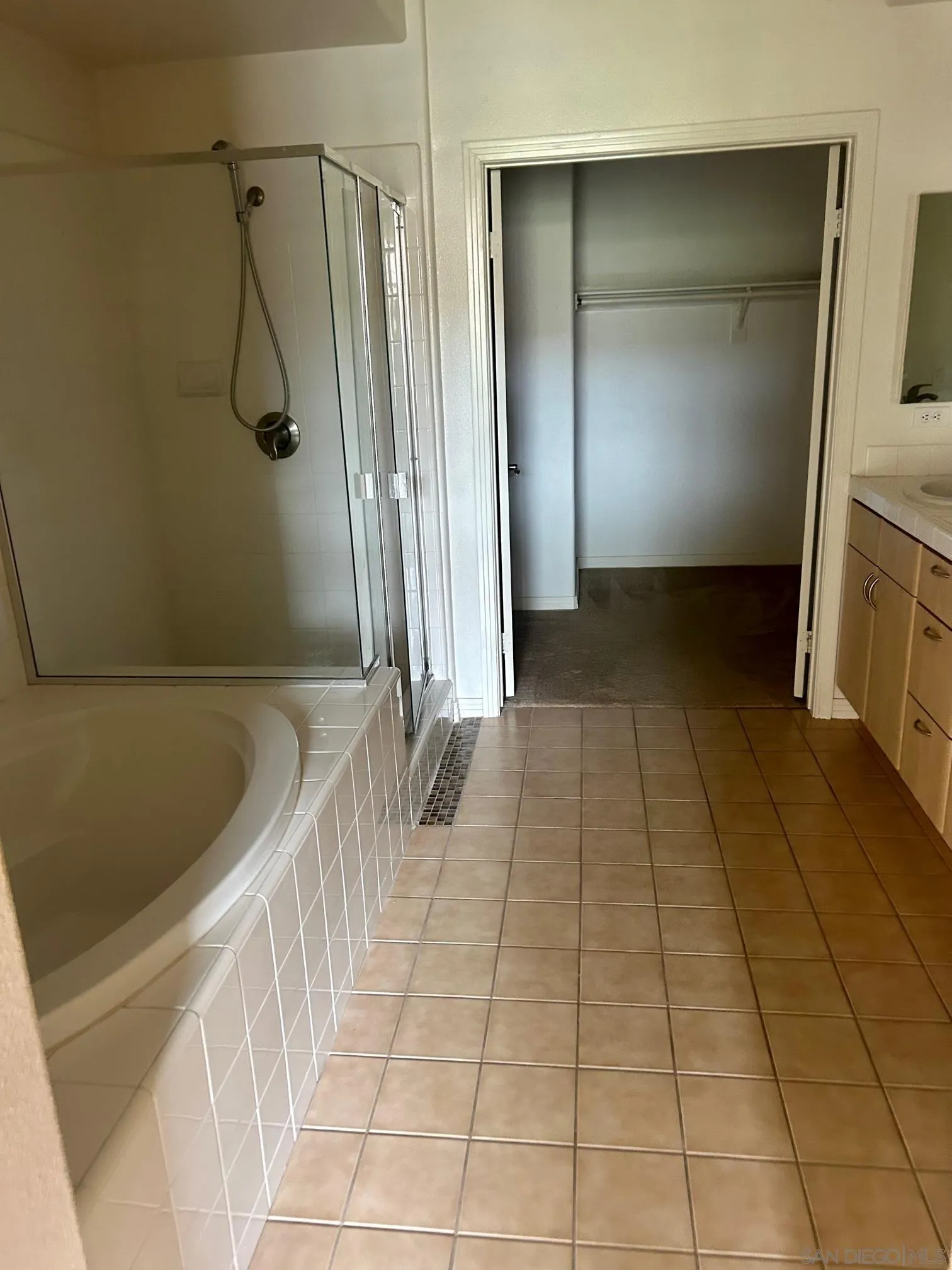 Photo #8: 250029422 Listing: Photo #8