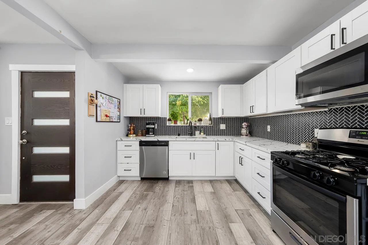 https://cdn.realtyfeed.com/cdn/127/250029431/1807d9da12b88e5e21c1fb1504562b17.webp