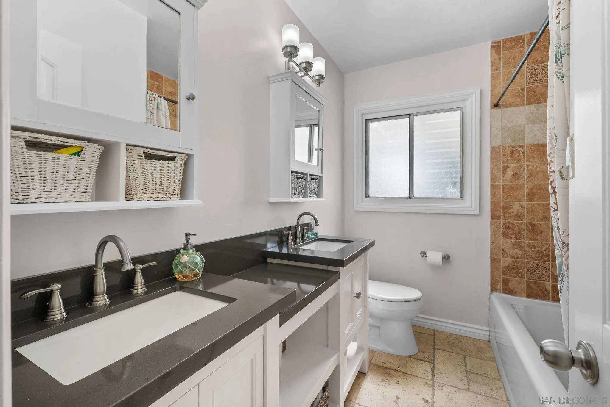 https://cdn.realtyfeed.com/cdn/127/250029432/7d73fbb59657d9c1f57fd03c9e89847f.webp