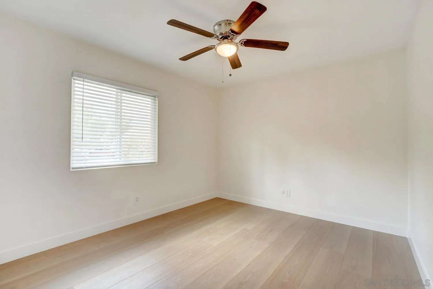 https://cdn.realtyfeed.com/cdn/127/250029434/563a1b9ccc1a24da26c9c7d2072eeb6c.webp