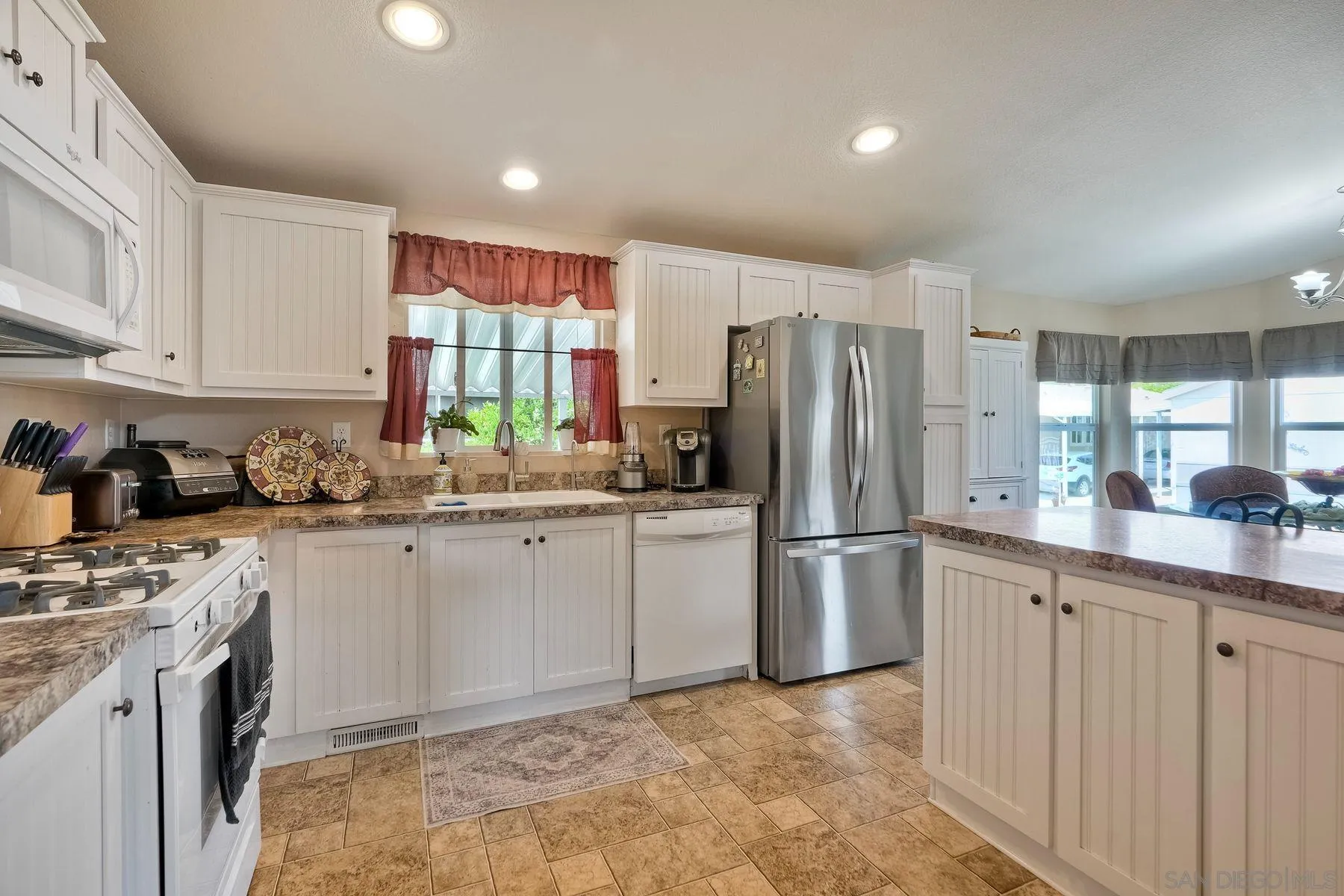 https://cdn.realtyfeed.com/cdn/127/250029516/12da46ab40a822f79e3482367f6ad32c.webp