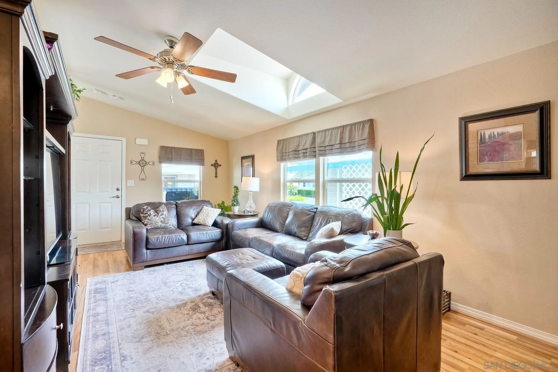 https://cdn.realtyfeed.com/cdn/127/250029516/387999216175487eba1cfe0a56f37d67.webp