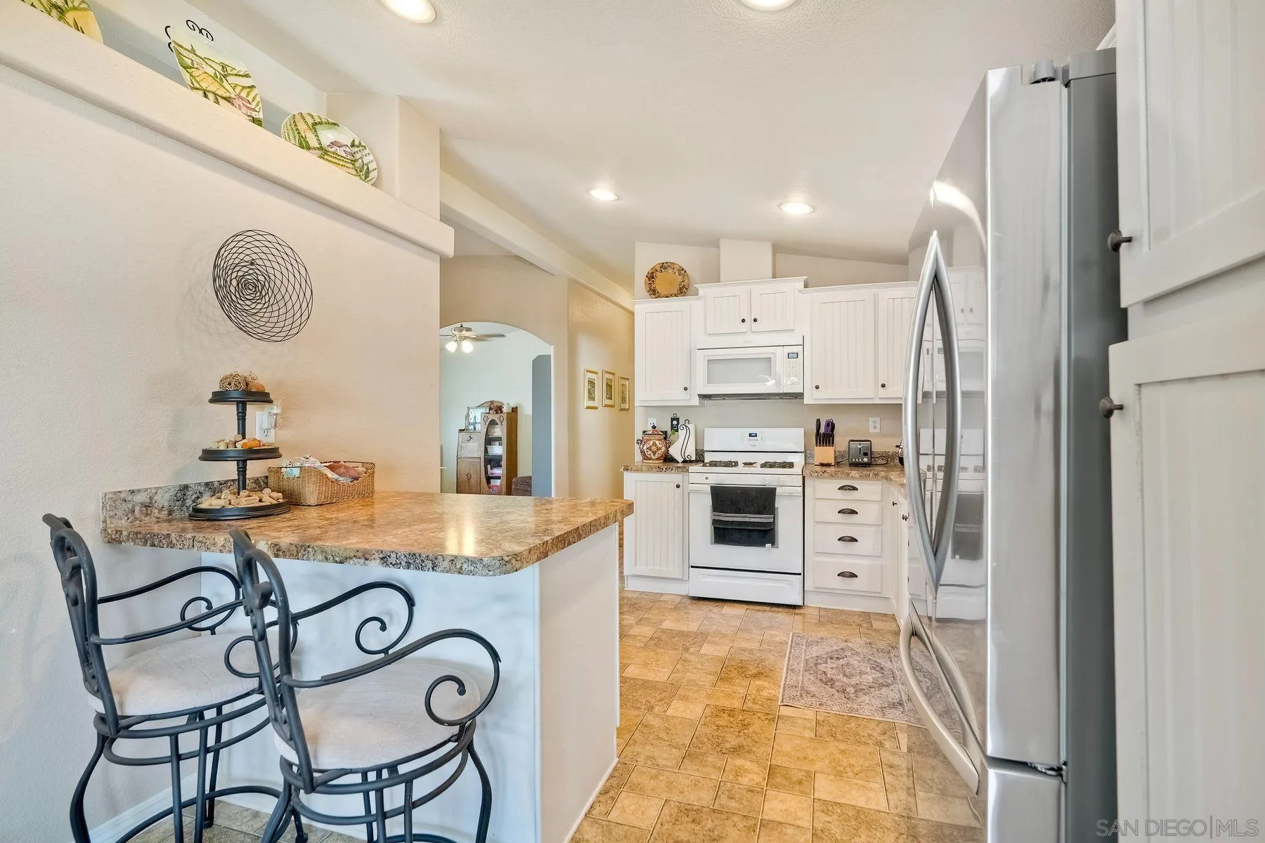 https://cdn.realtyfeed.com/cdn/127/250029516/4caeb3f4cee64a40907990c36981a244.webp