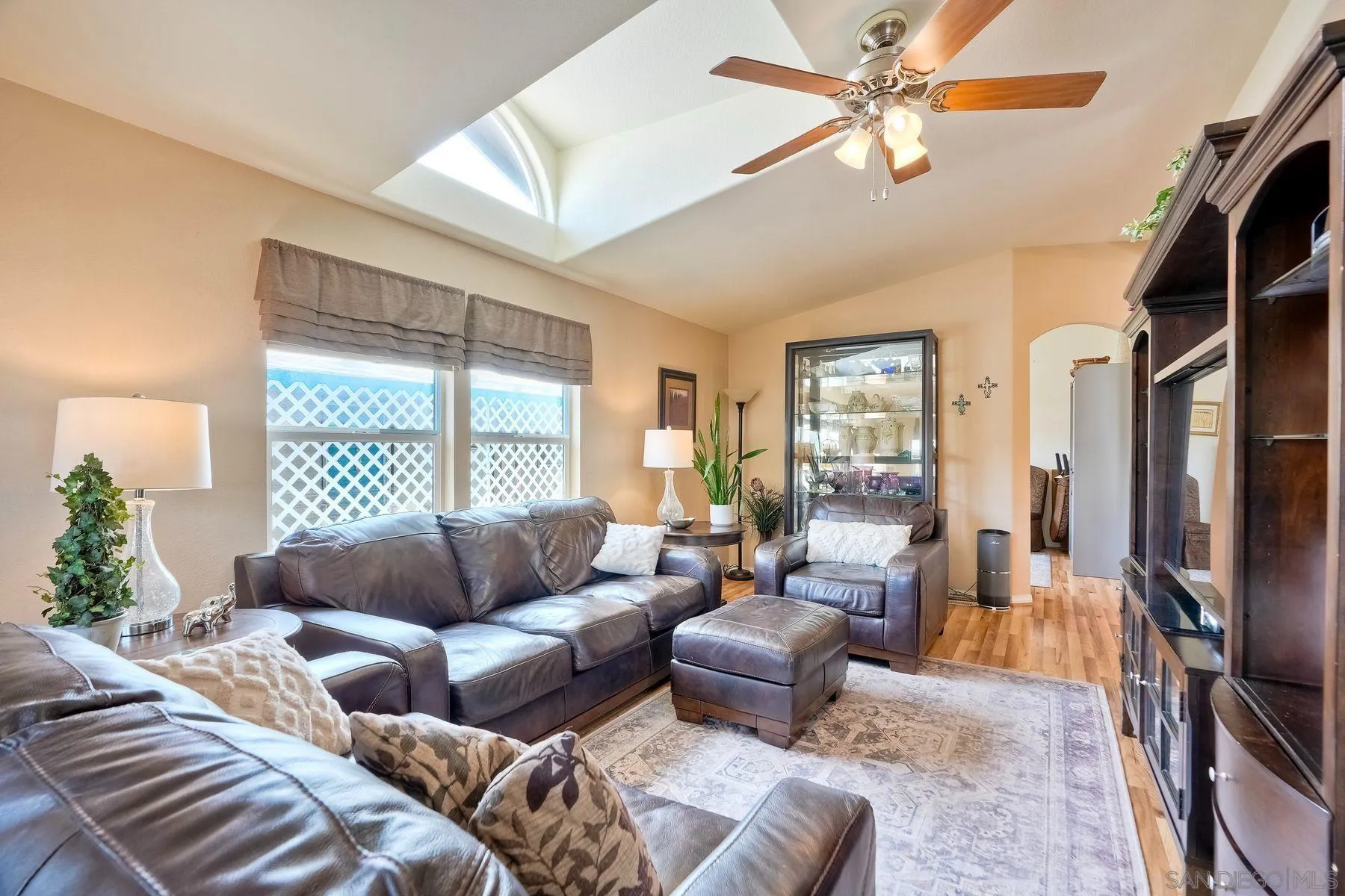 https://cdn.realtyfeed.com/cdn/127/250029516/4f44061758384b36b4054e56c294e9fd.webp