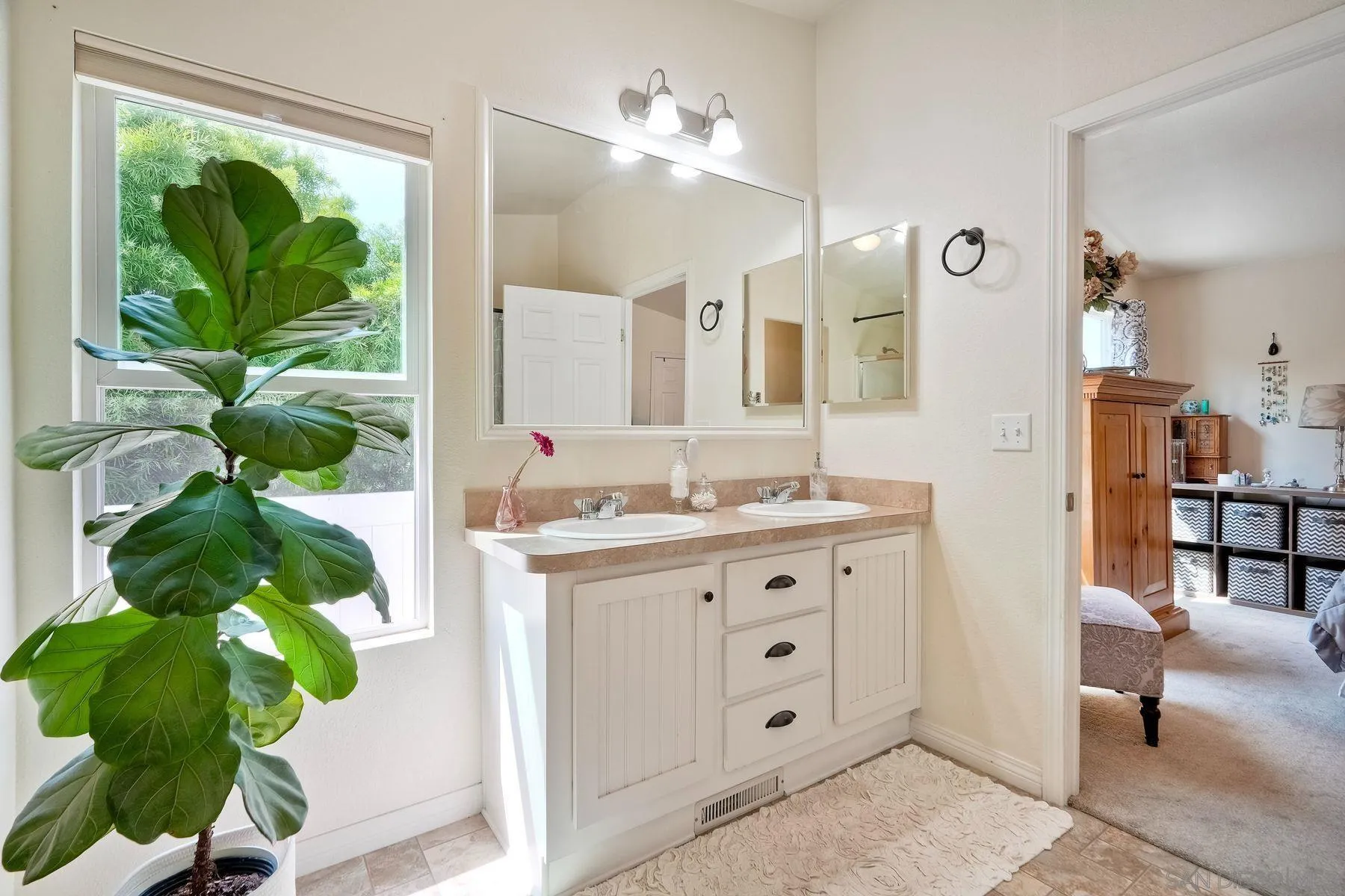 https://cdn.realtyfeed.com/cdn/127/250029516/a38f723107baa729a589ac4e3468b637.webp