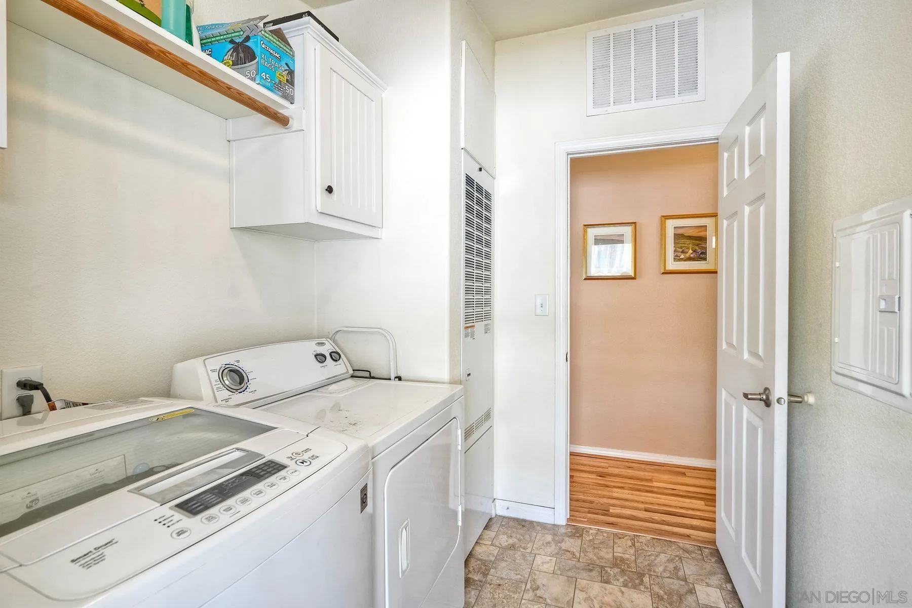 https://cdn.realtyfeed.com/cdn/127/250029516/bf36eb4412a1a94b93cf8c30e0ba4867.webp