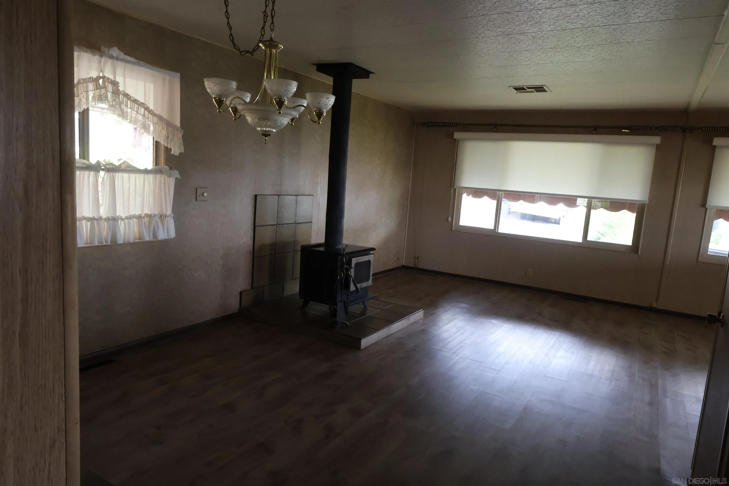 https://cdn.realtyfeed.com/cdn/127/250029526/946d5e1d33a5fca7342083d4d2cac016.webp