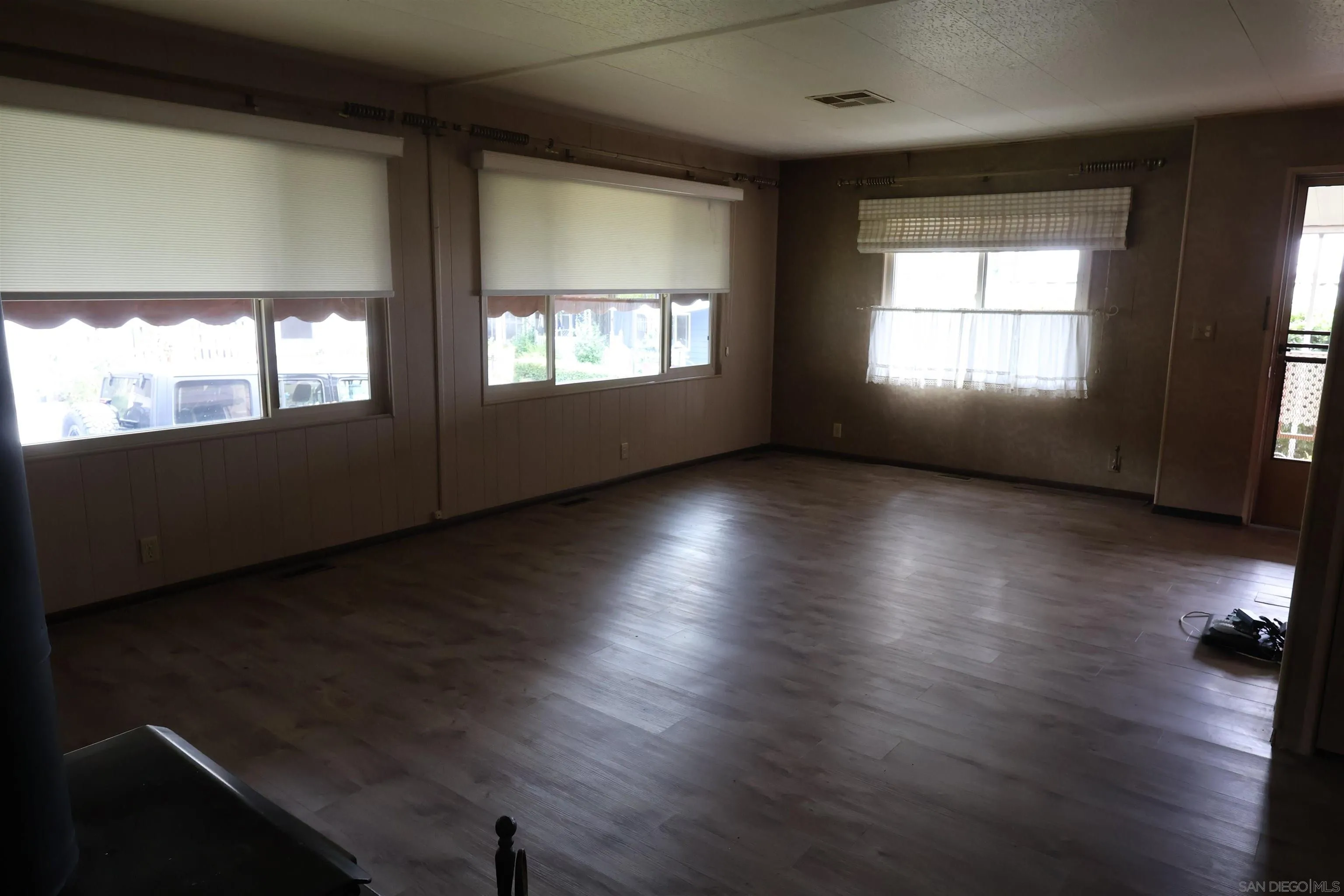 https://cdn.realtyfeed.com/cdn/127/250029526/e8e5381a13e36aa429a4d56c03dbb99b.webp