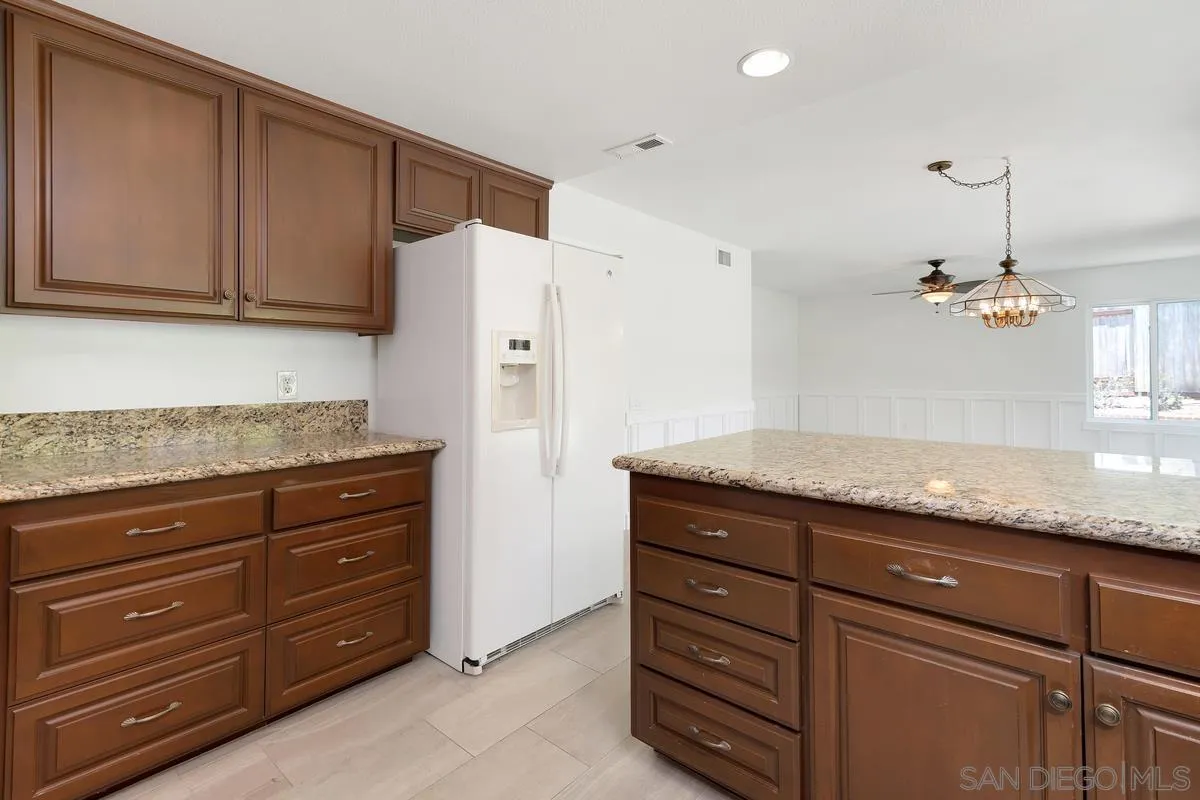 https://cdn.realtyfeed.com/cdn/127/250029528/c34a439e7c7321d385e16347db8a0134.webp