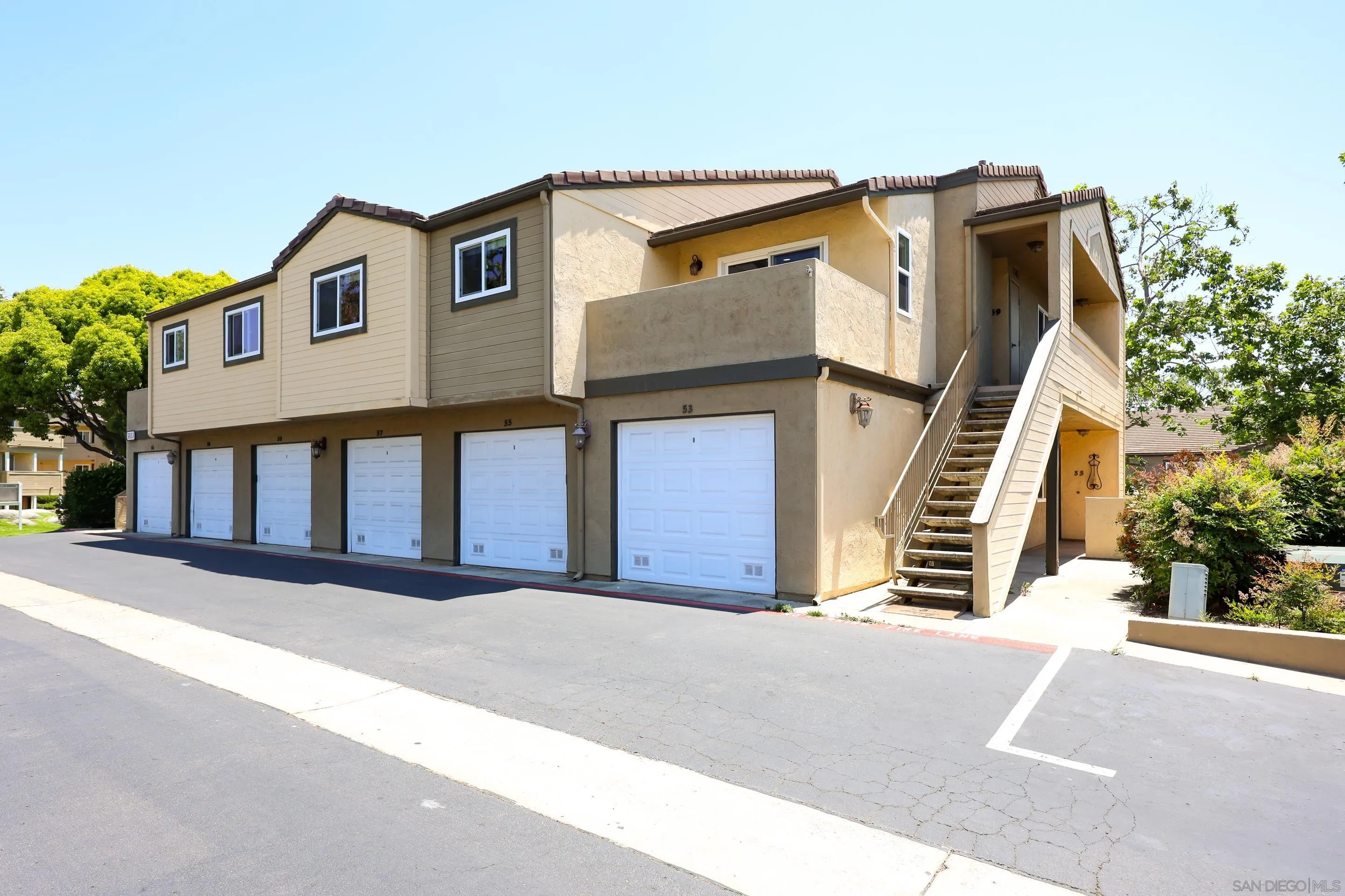 Photo #2: 250029536 Listing 