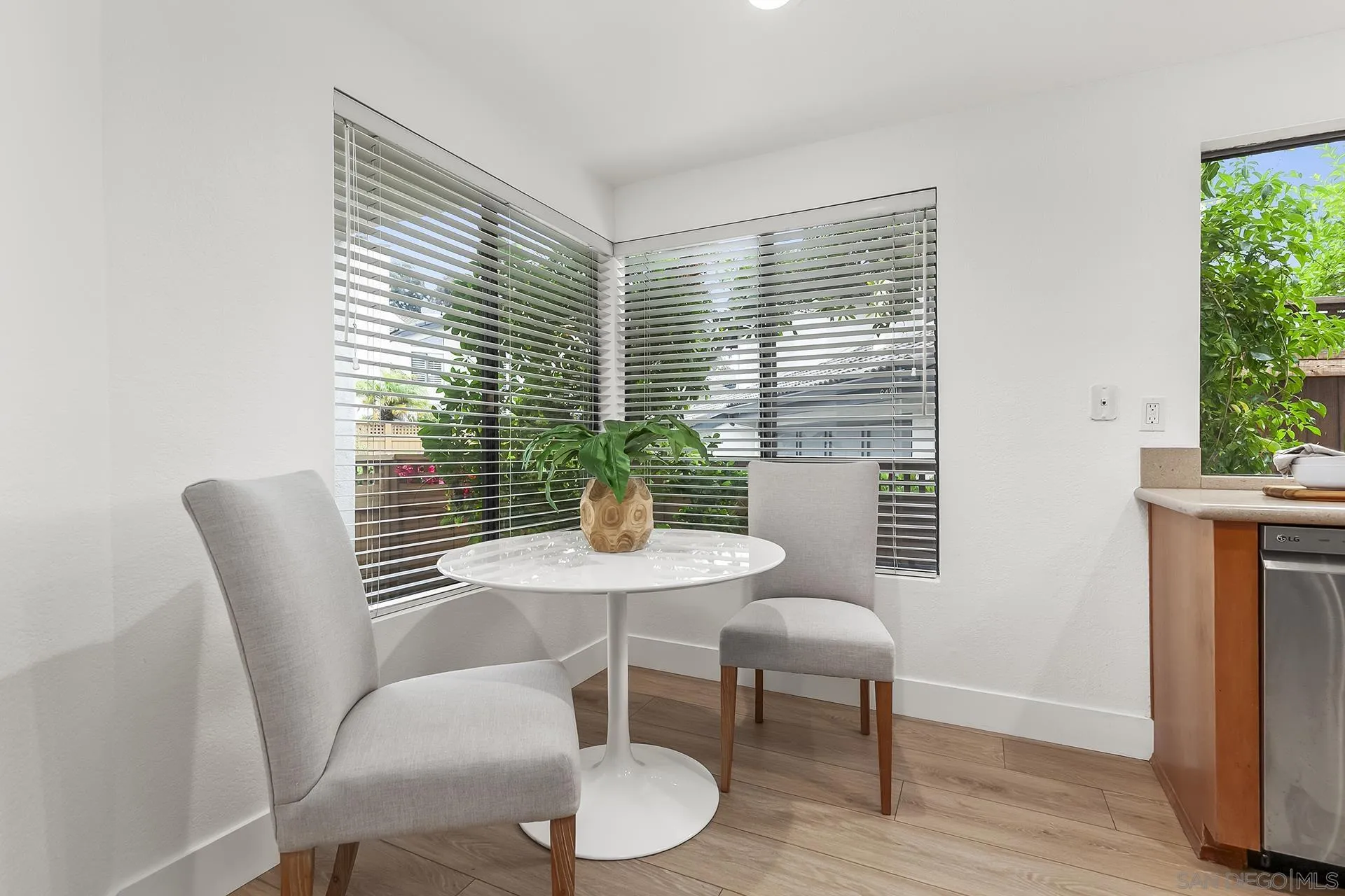 https://cdn.realtyfeed.com/cdn/127/250029549/fd7b8dc6bae26c618217b704b35a0049.webp