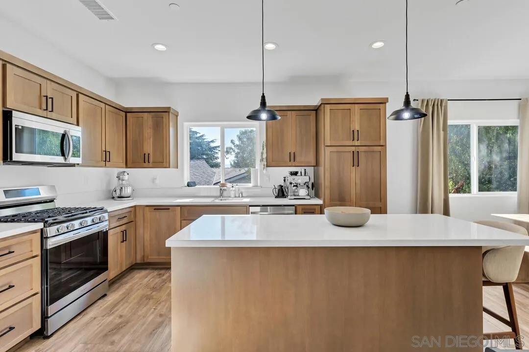 JUST SOLD by Mission Realty Group Sold Property