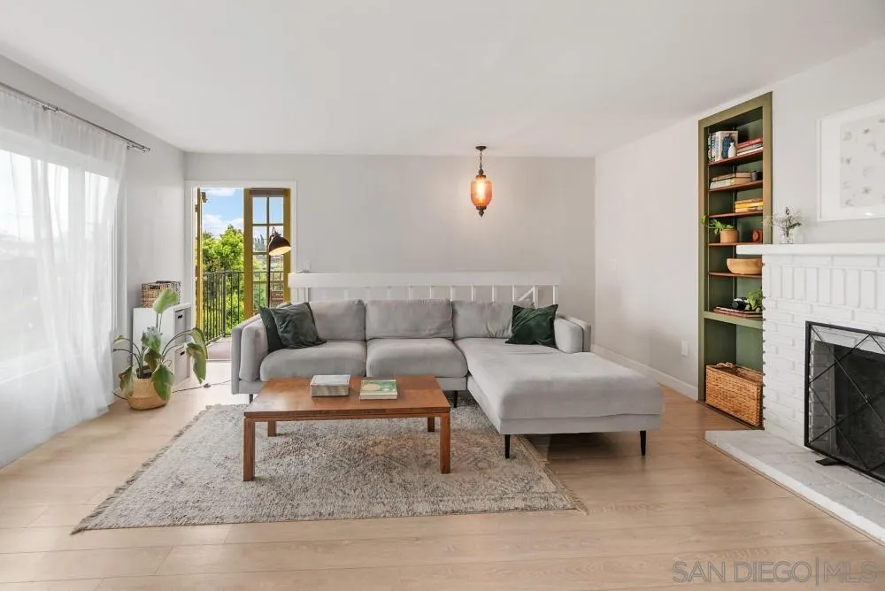 Browse active condo listings in UNIVERSITY HEIGHTS
