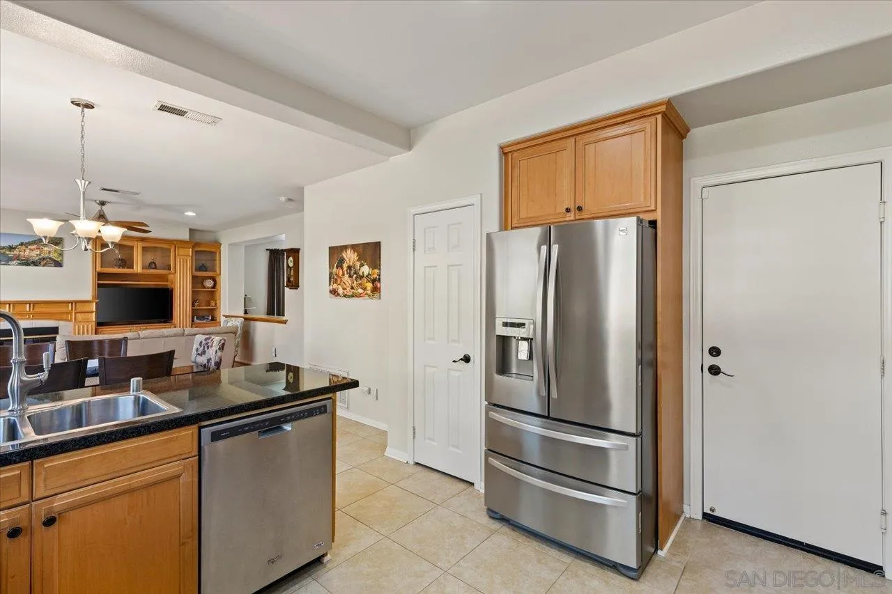 https://cdn.realtyfeed.com/cdn/127/250029628/ce894303339152305d72023da18b5500.webp