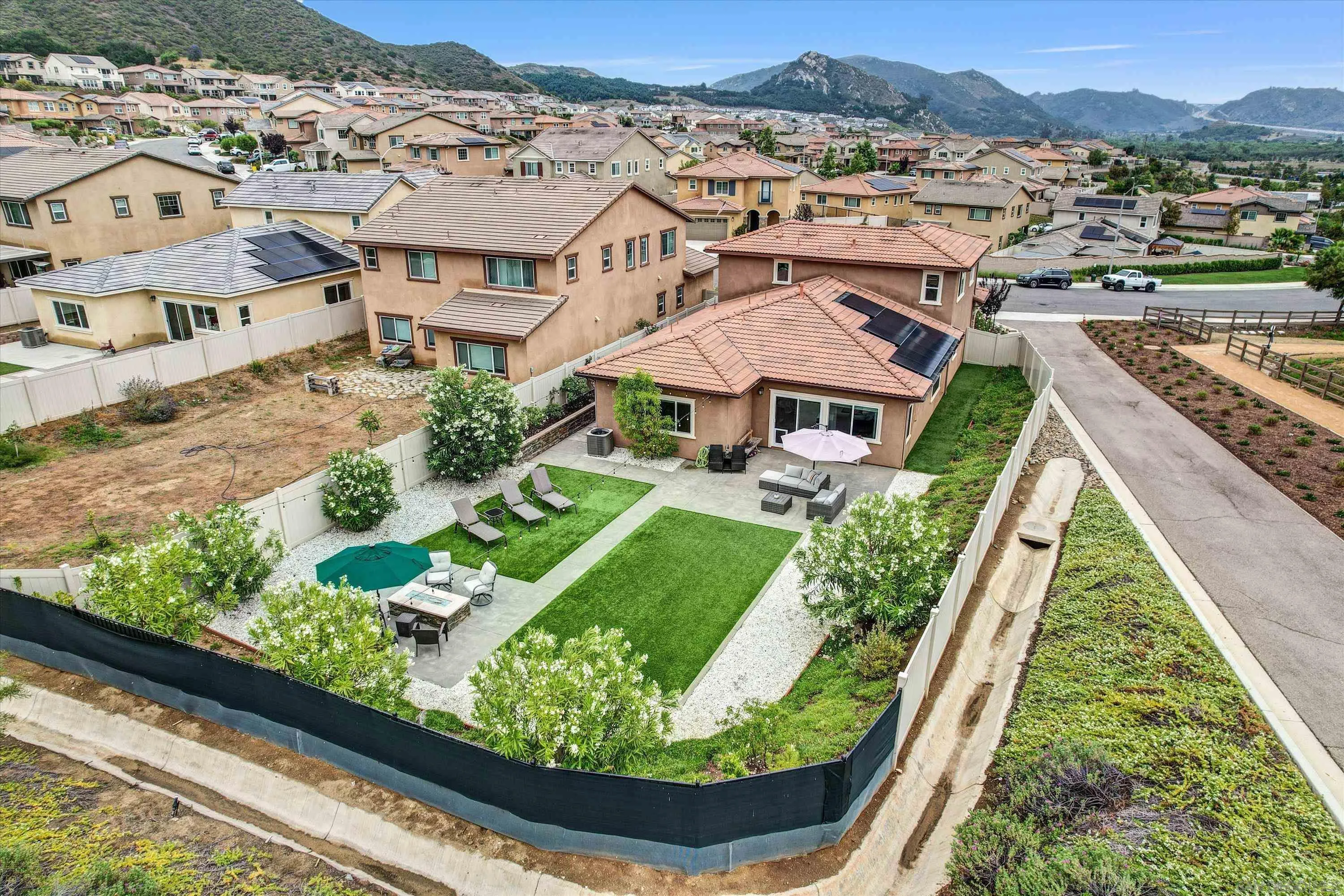 https://cdn.realtyfeed.com/cdn/127/250029650/134037900da2bb1237bb13fb87eead95.webp