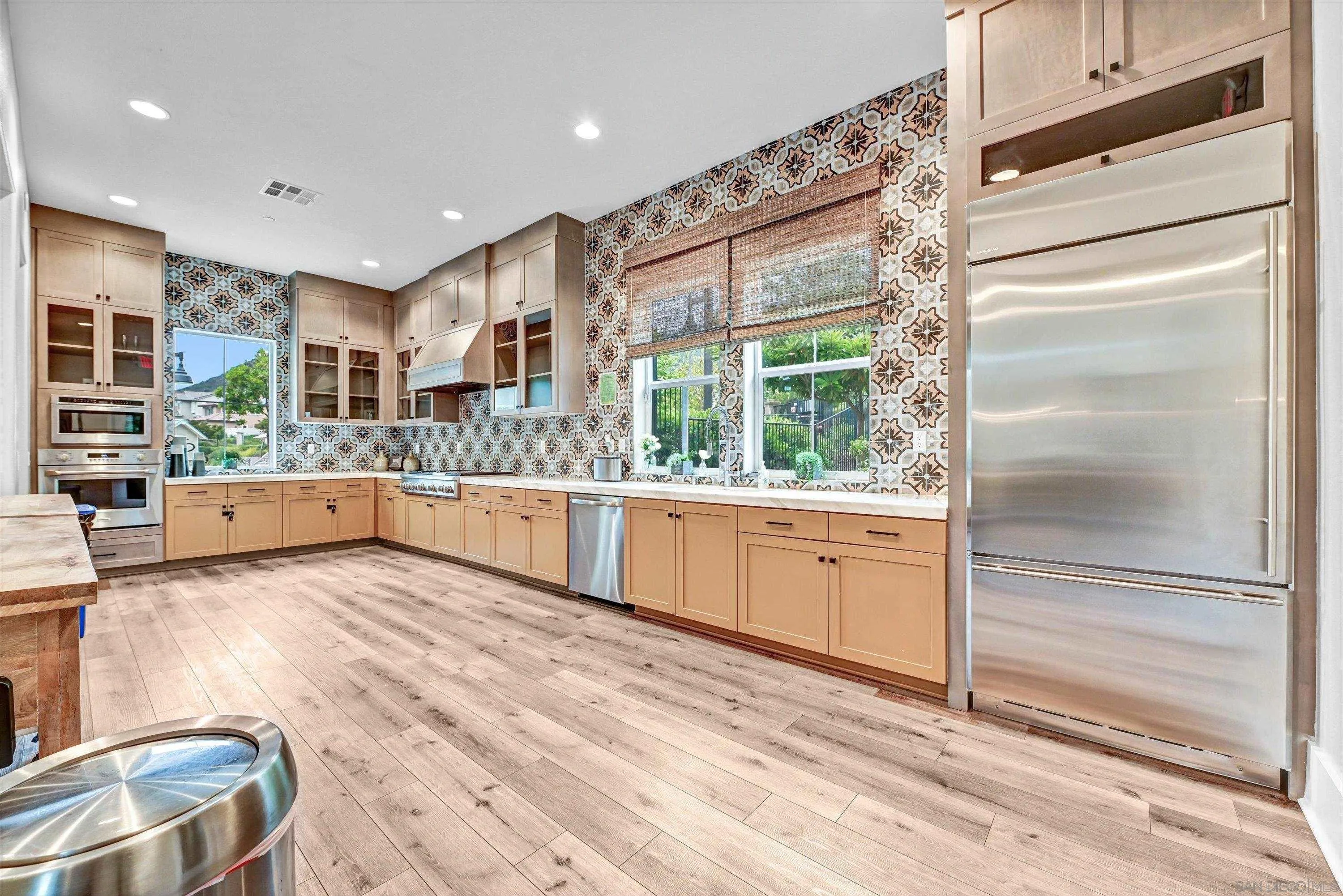 https://cdn.realtyfeed.com/cdn/127/250029650/218c2a548b6929bd85a9ef85d0ec83dc.webp