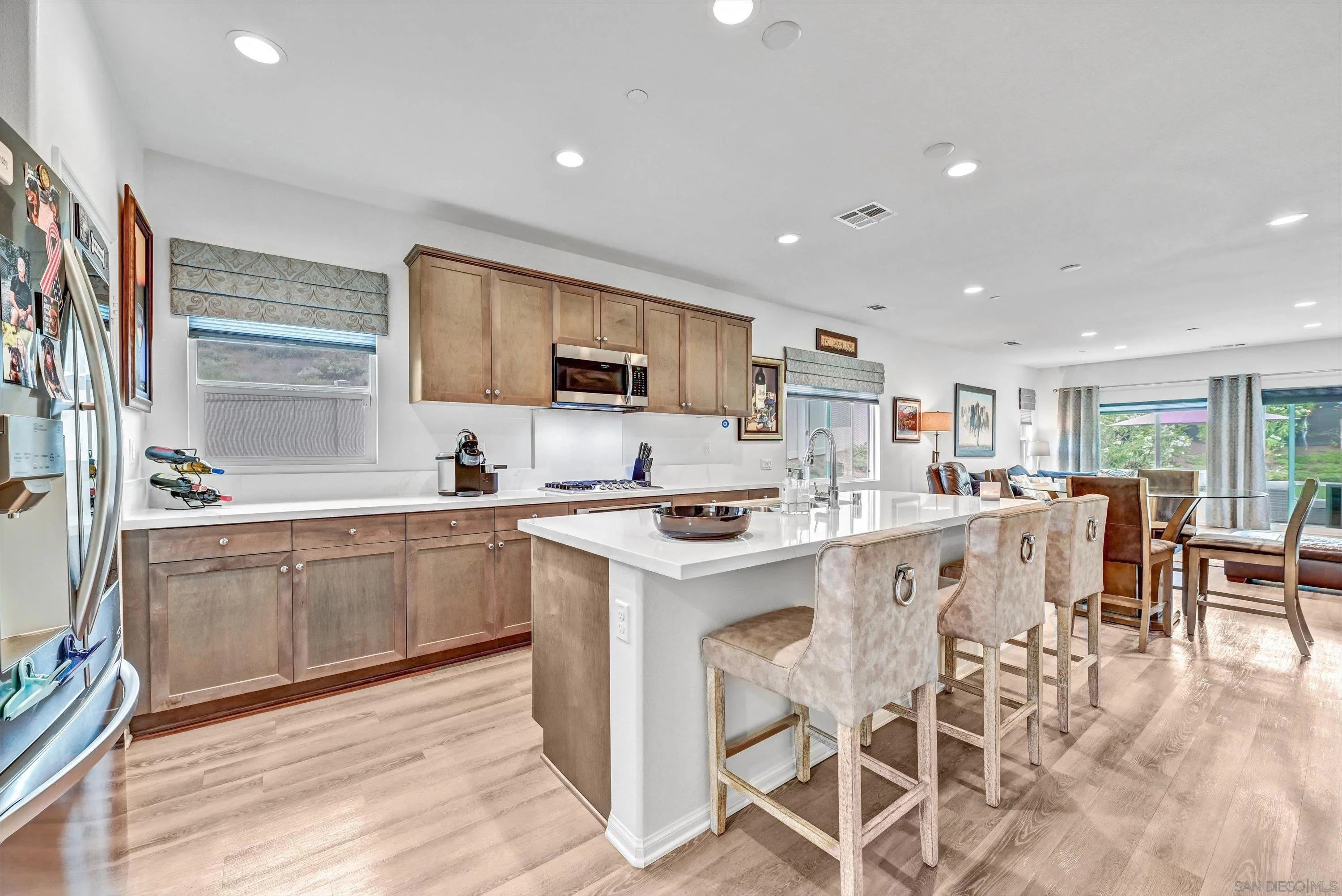 https://cdn.realtyfeed.com/cdn/127/250029650/8cbedfe3550e58052403b2d1df47729f.webp
