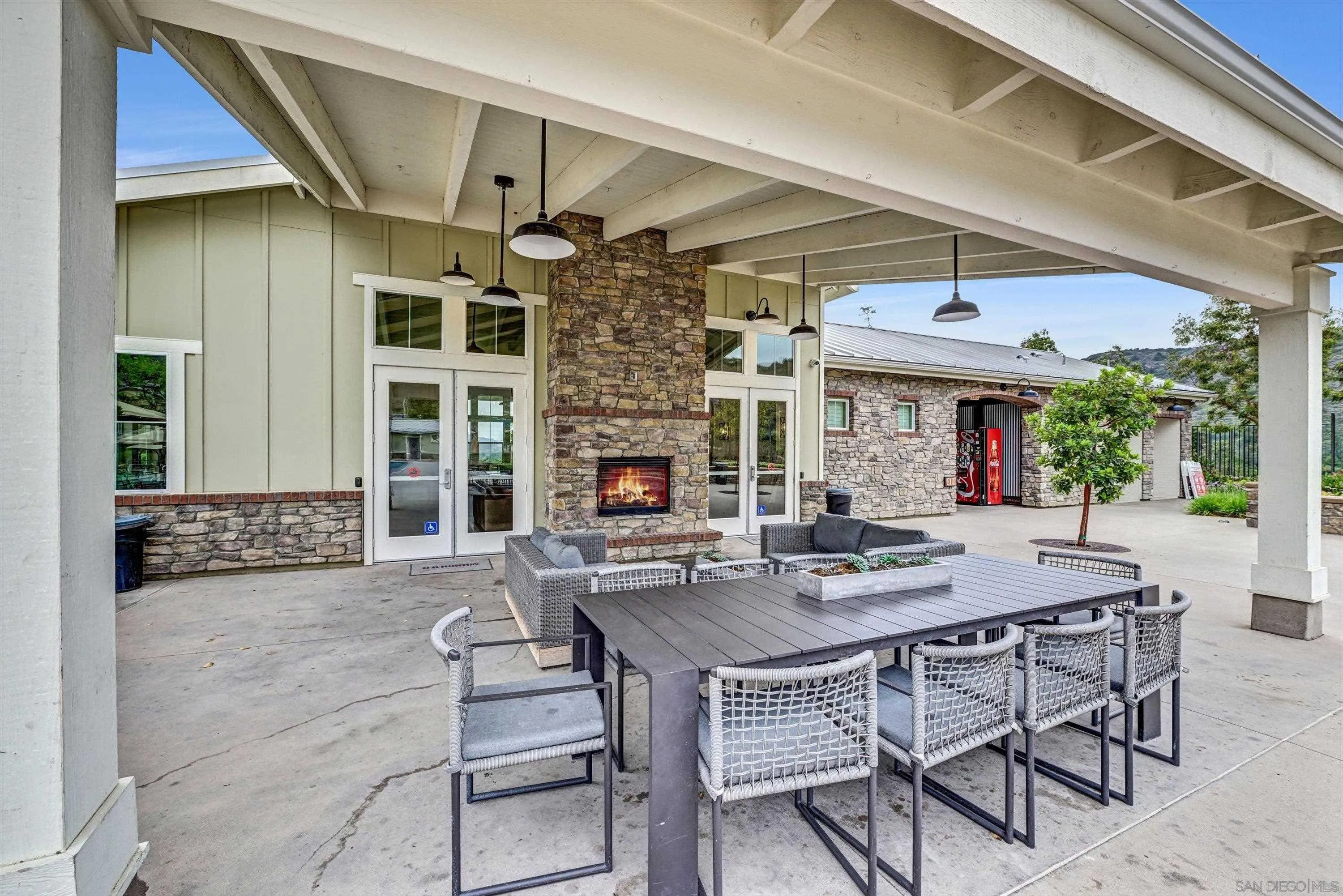 https://cdn.realtyfeed.com/cdn/127/250029650/a2d58fb4604c536d06ebeb041e357a8a.webp