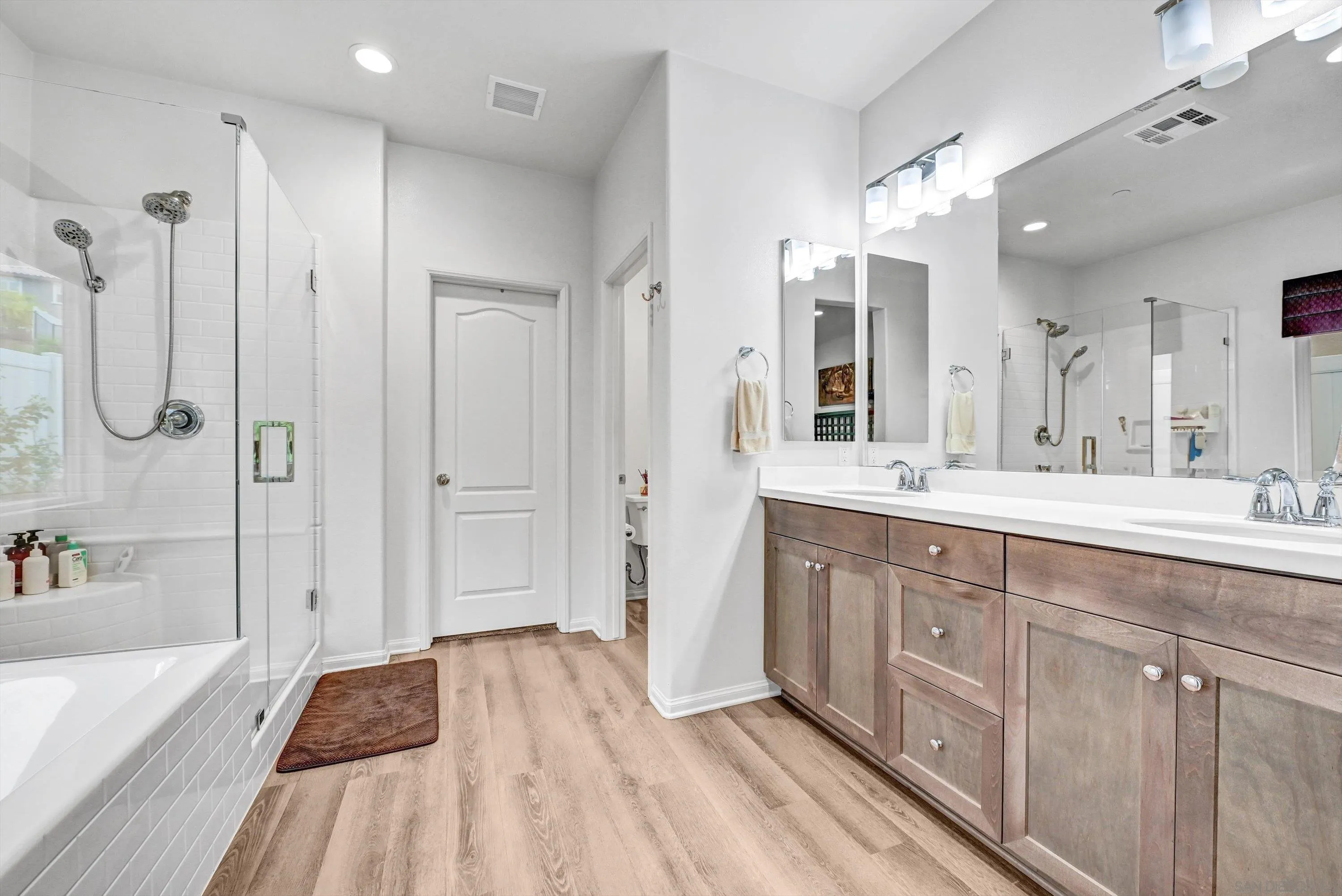 https://cdn.realtyfeed.com/cdn/127/250029650/fbfa5075af57835c7f699bd3c9068851.webp