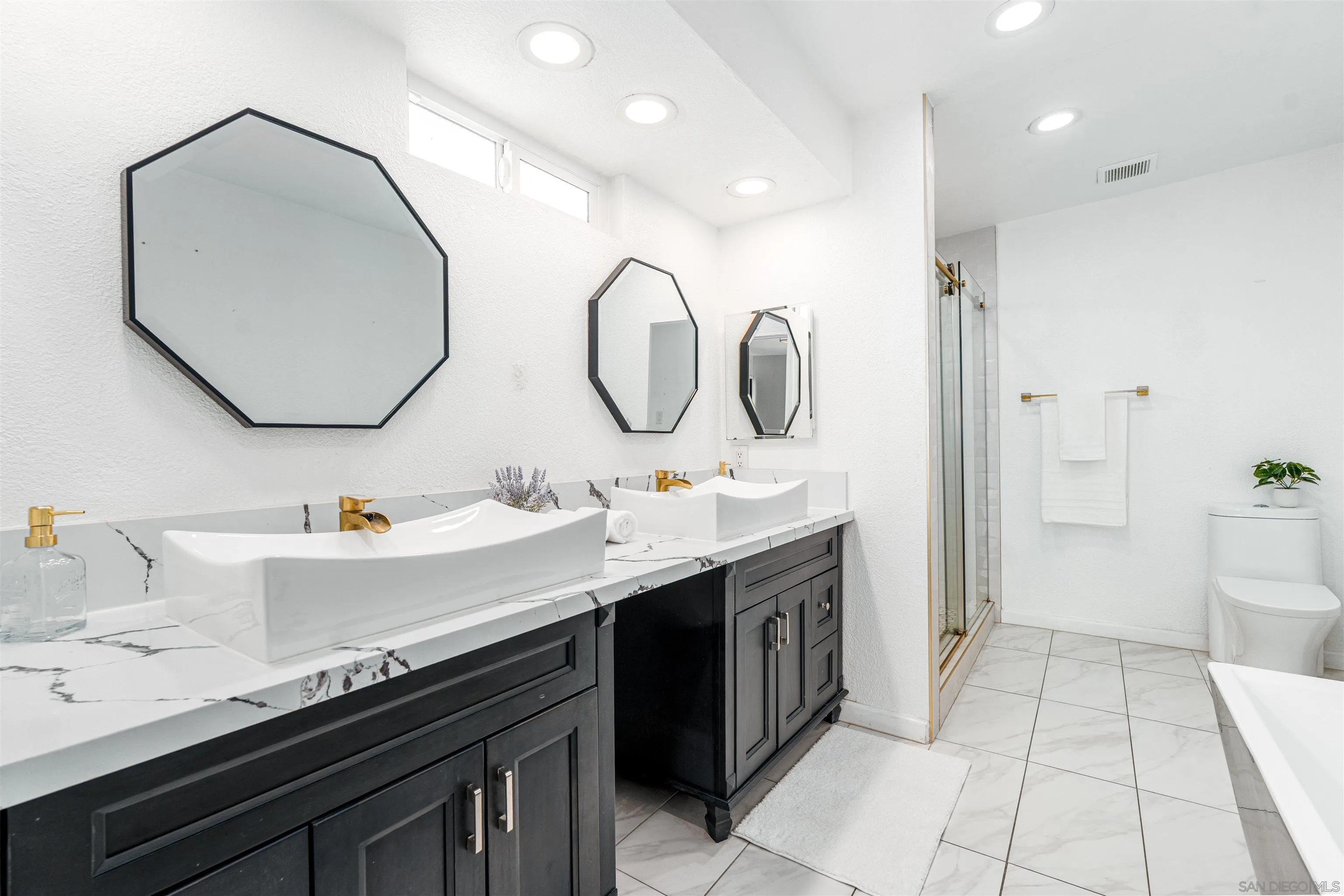 https://cdn.realtyfeed.com/cdn/127/250029723/cc47d6dbe12abe24efaab5f3f3ec13e2.webp