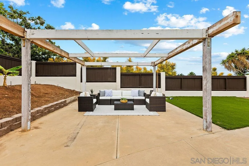 https://cdn.realtyfeed.com/cdn/127/250029724/b6ad5bf24230a539eb6ce592f3b57adb.webp