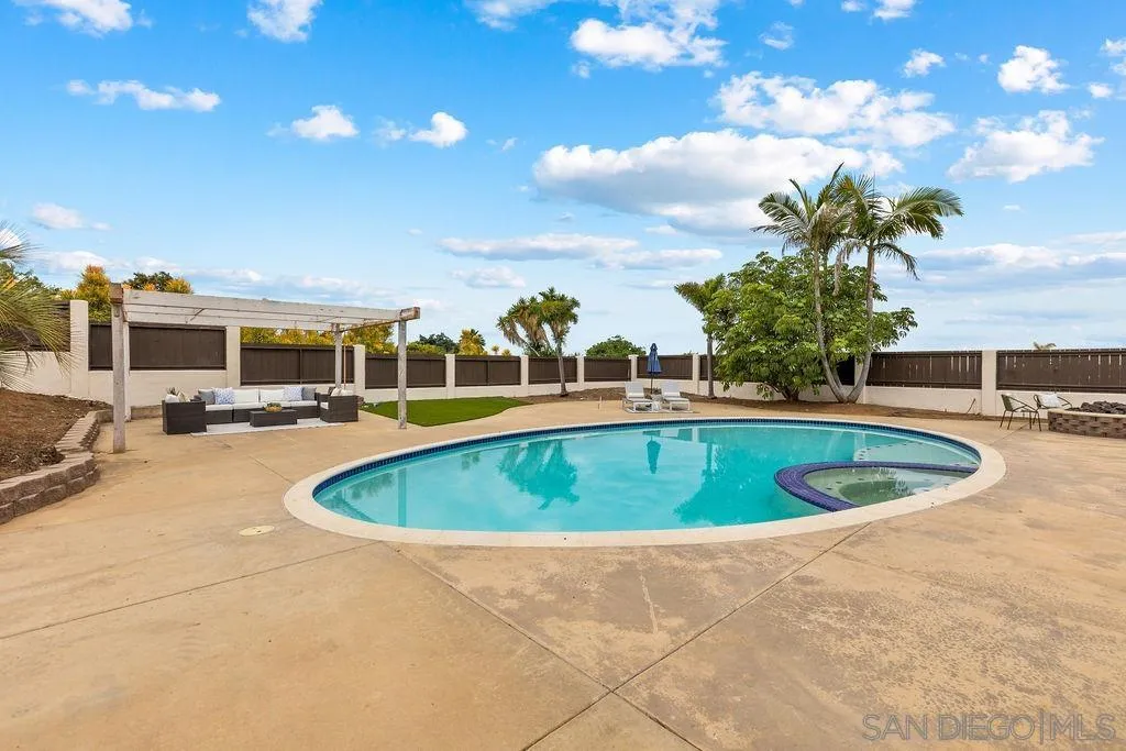 https://cdn.realtyfeed.com/cdn/127/250029724/e4da3c22f78d1fb56a34399e2272fea0.webp