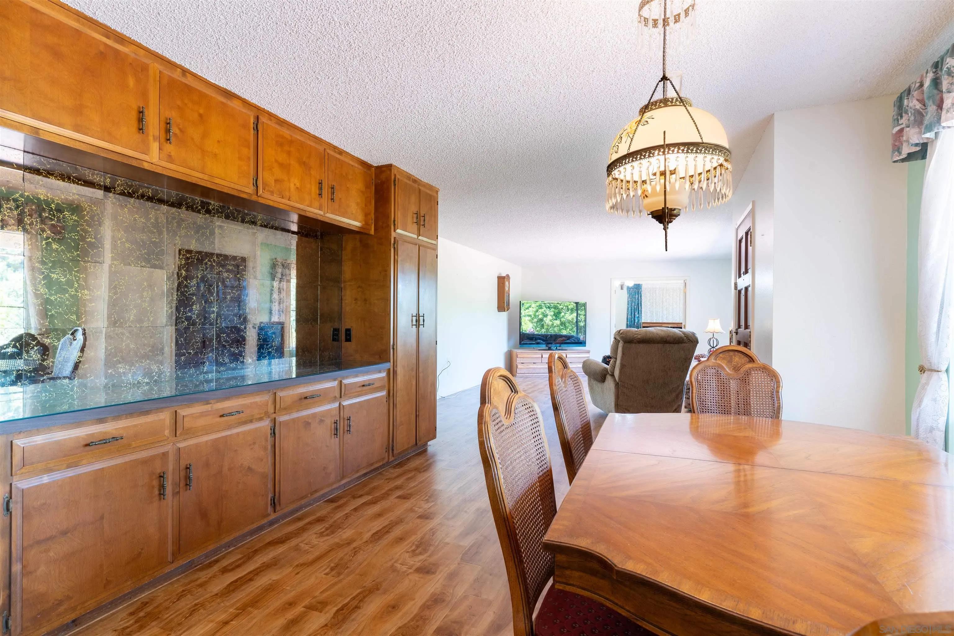 https://cdn.realtyfeed.com/cdn/127/250029729/39a12f321f563ce78b8d99f635fbeedd.webp