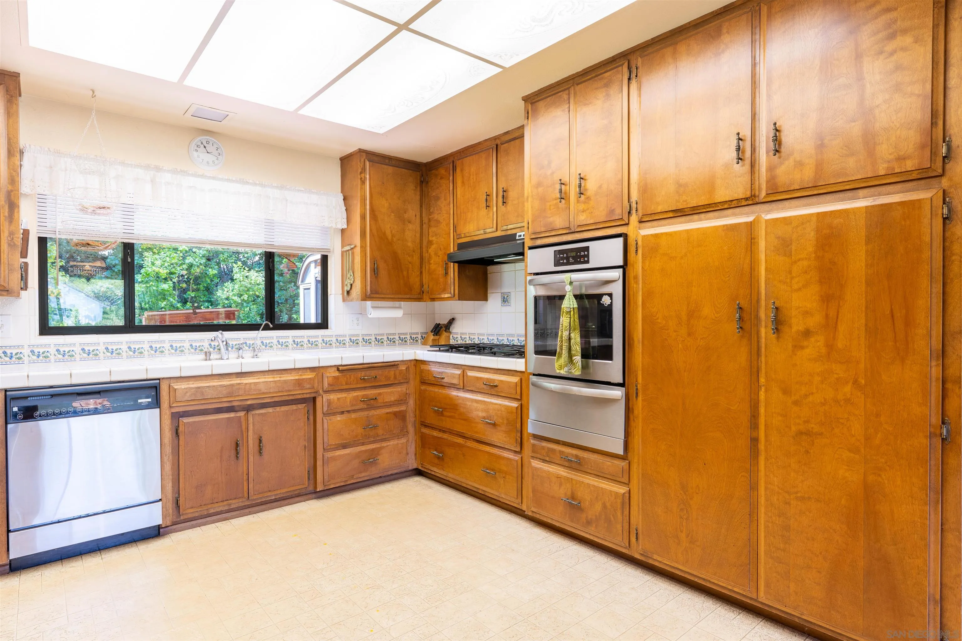 https://cdn.realtyfeed.com/cdn/127/250029729/c4673c881e94c204a1c388ea99b4f896.webp